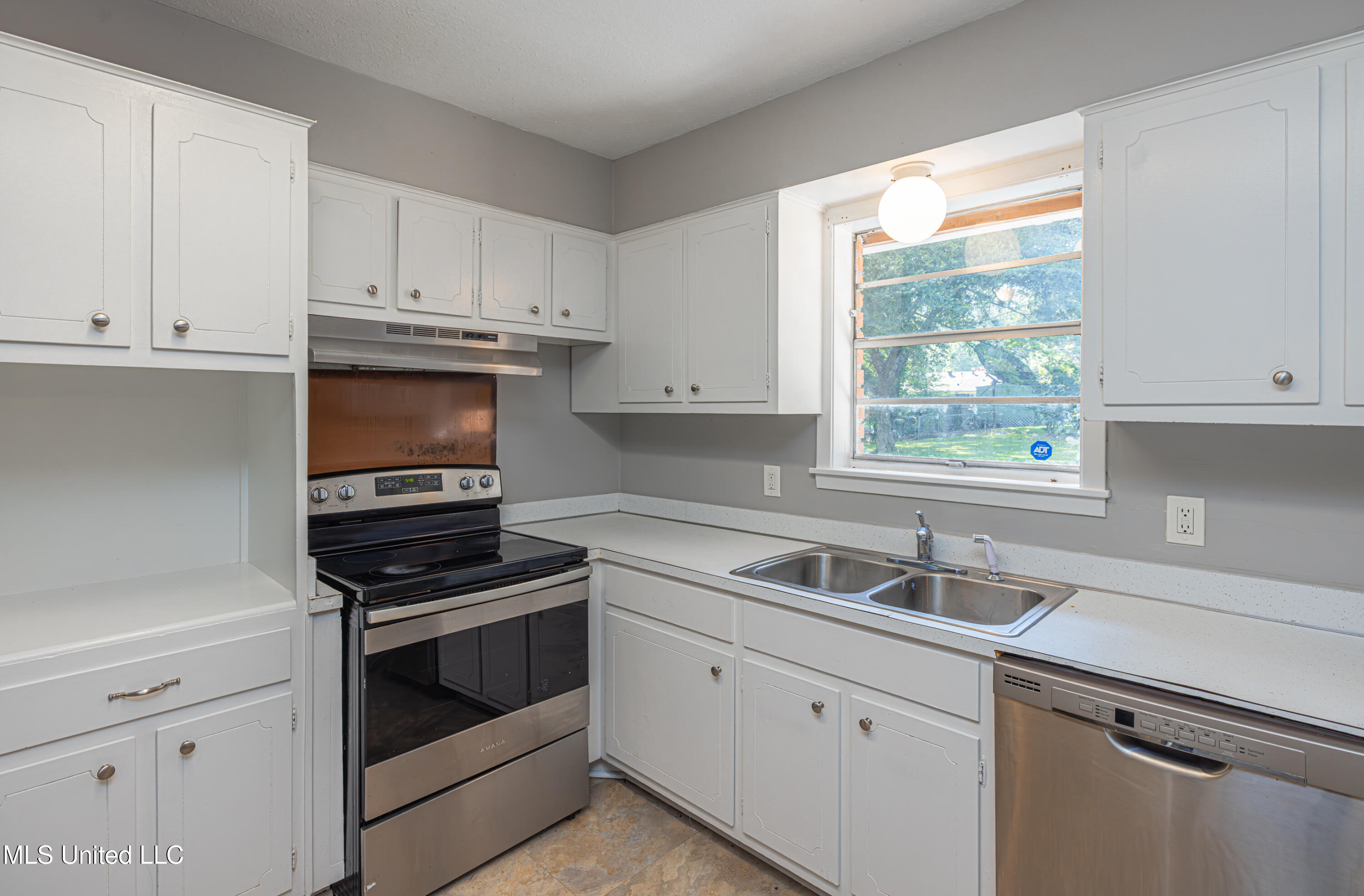 1011 Laurelwood Drive Property Photo 11