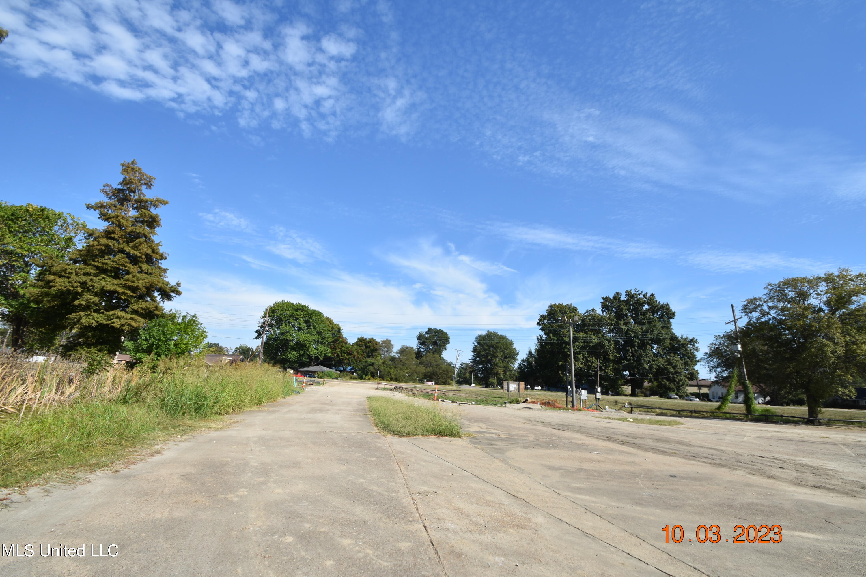 956 N Broadway Street Property Photo 10