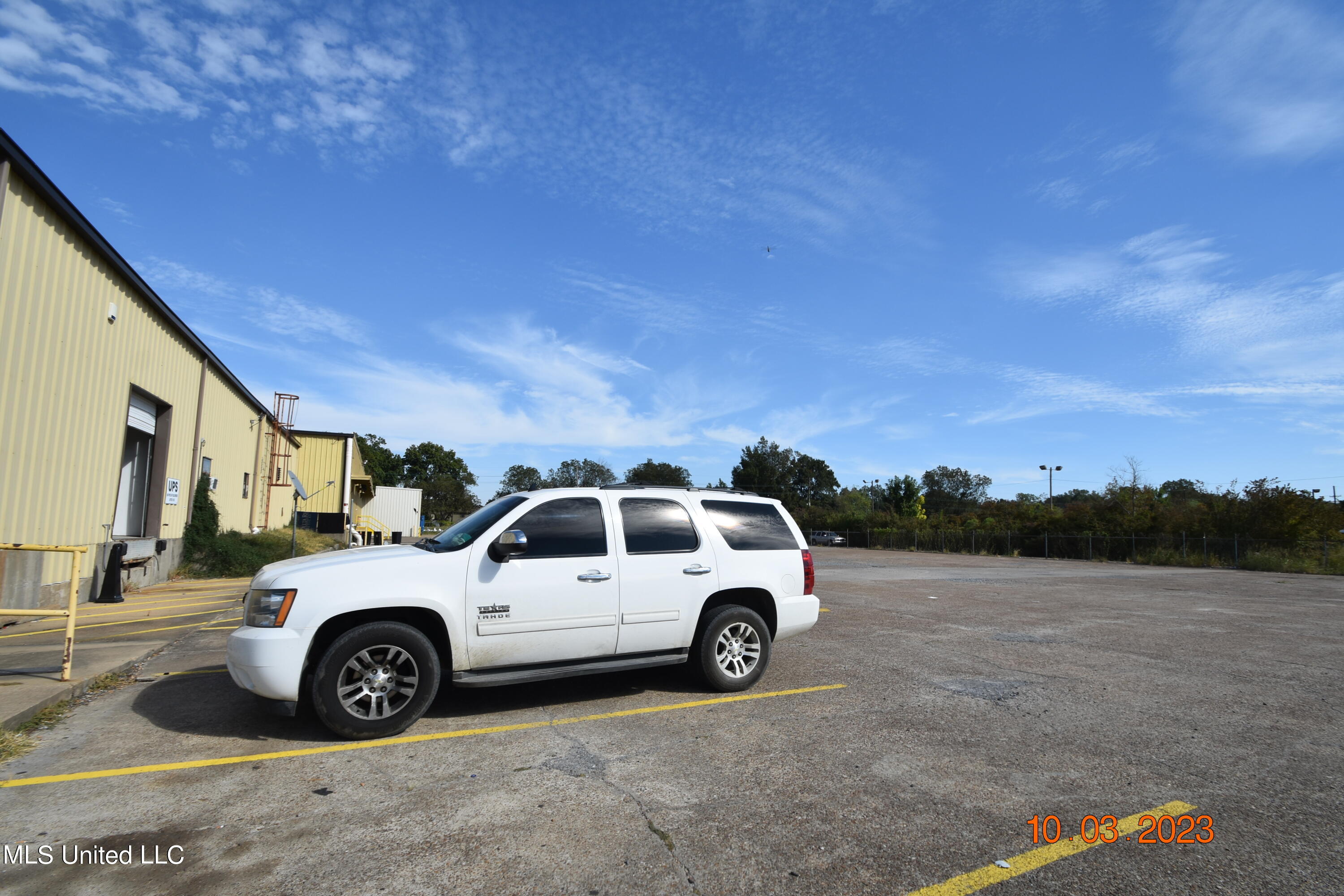 956 N Broadway Street Property Photo 11