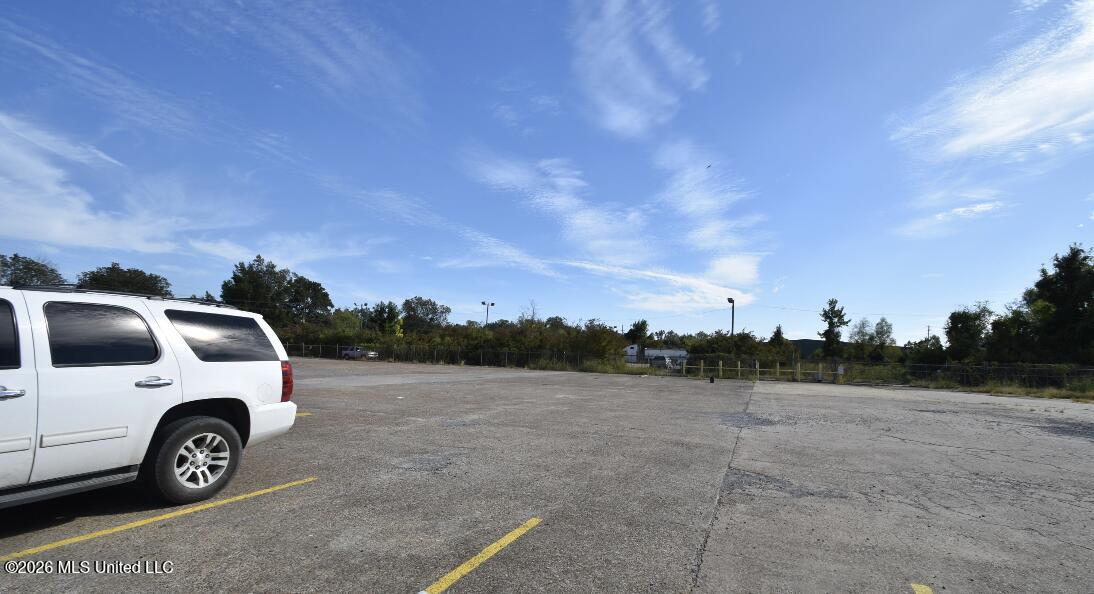 956 N Broadway Street Property Photo 12