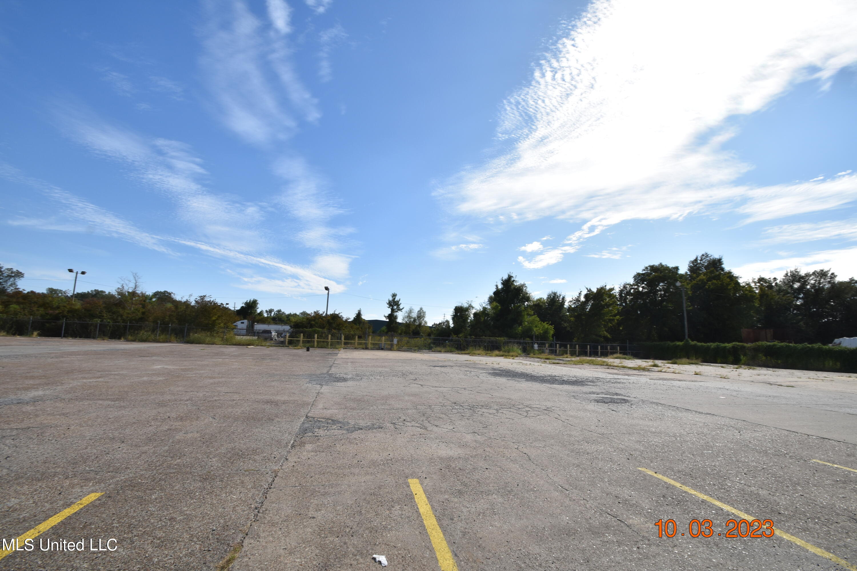 956 N Broadway Street Property Photo 13