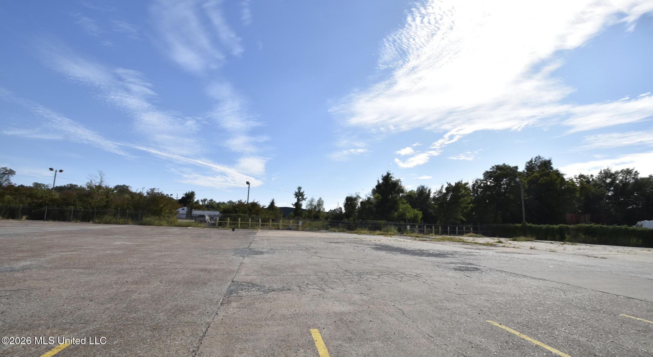 956 N Broadway Street Property Photo 13