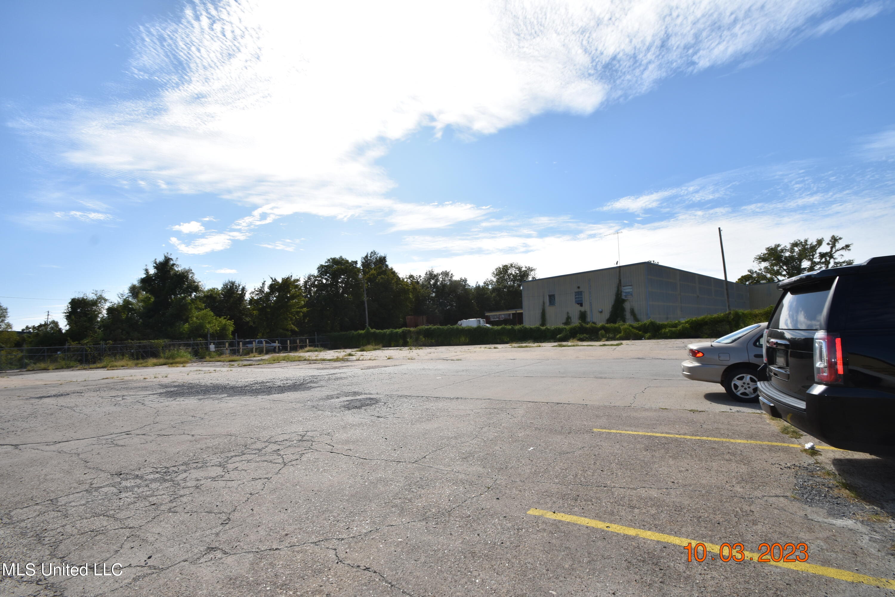 956 N Broadway Street Property Photo 14