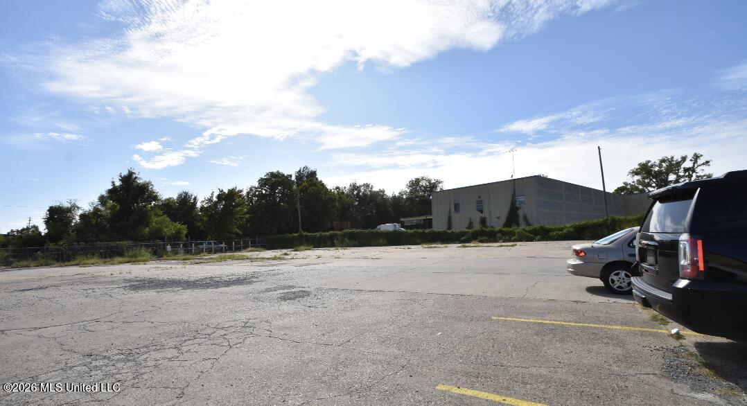 956 N Broadway Street Property Photo 14