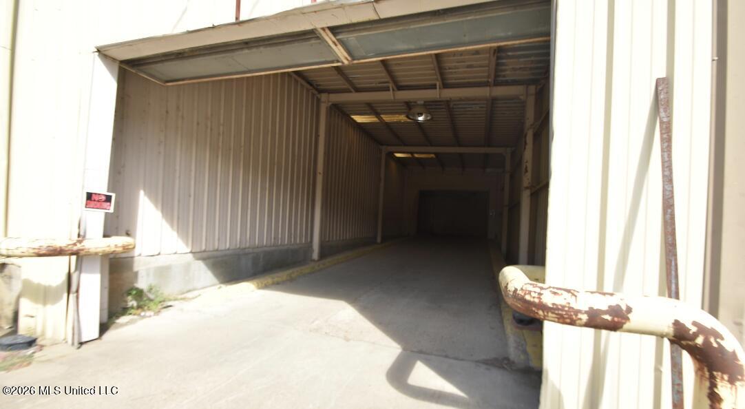956 N Broadway Street Property Photo 17