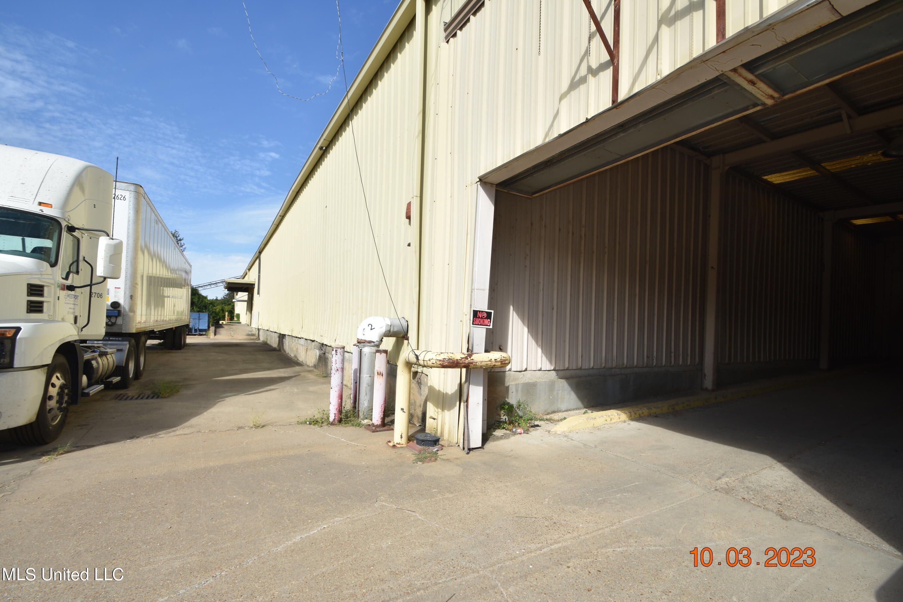 956 N Broadway Street Property Photo 18