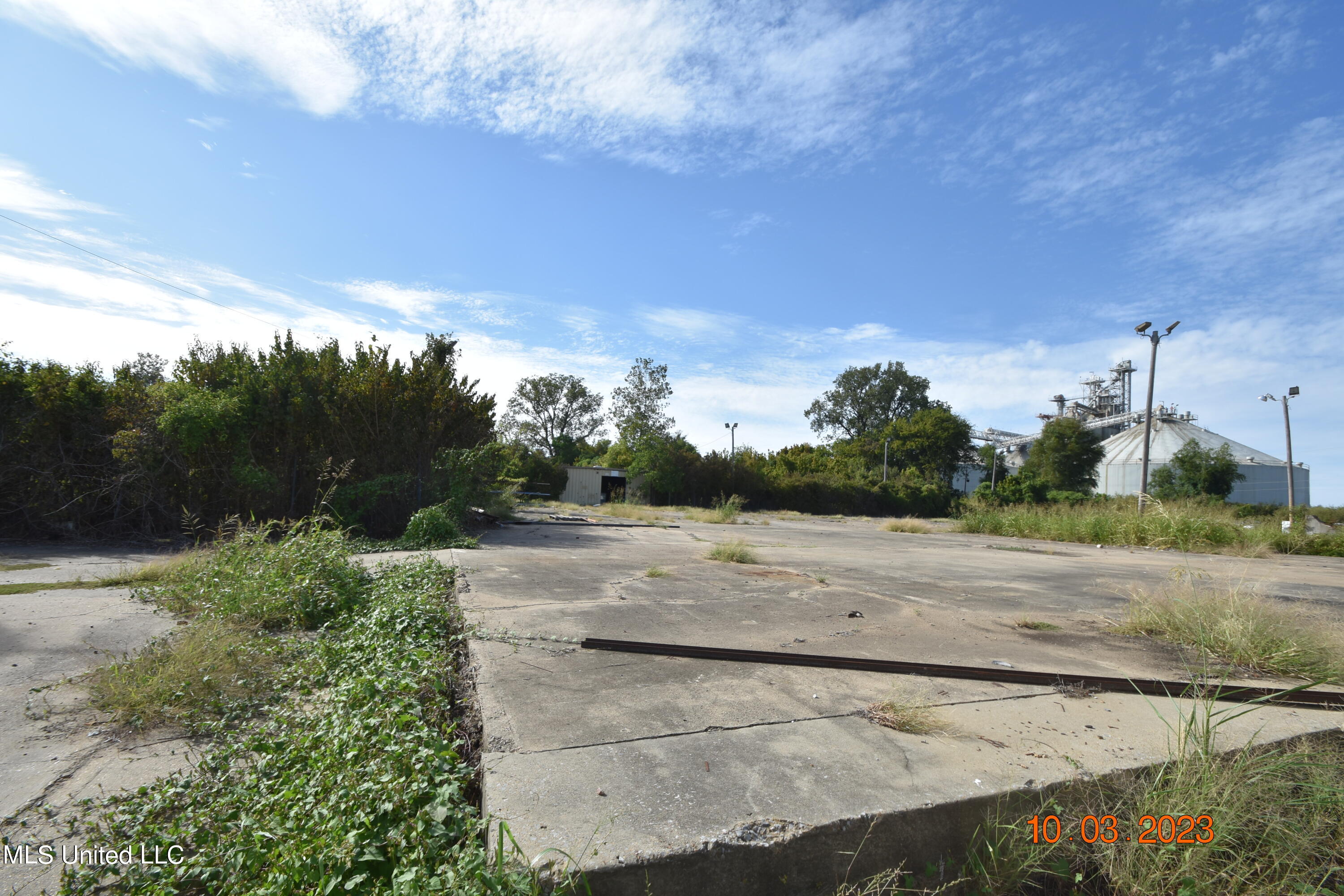 956 N Broadway Street Property Photo 19