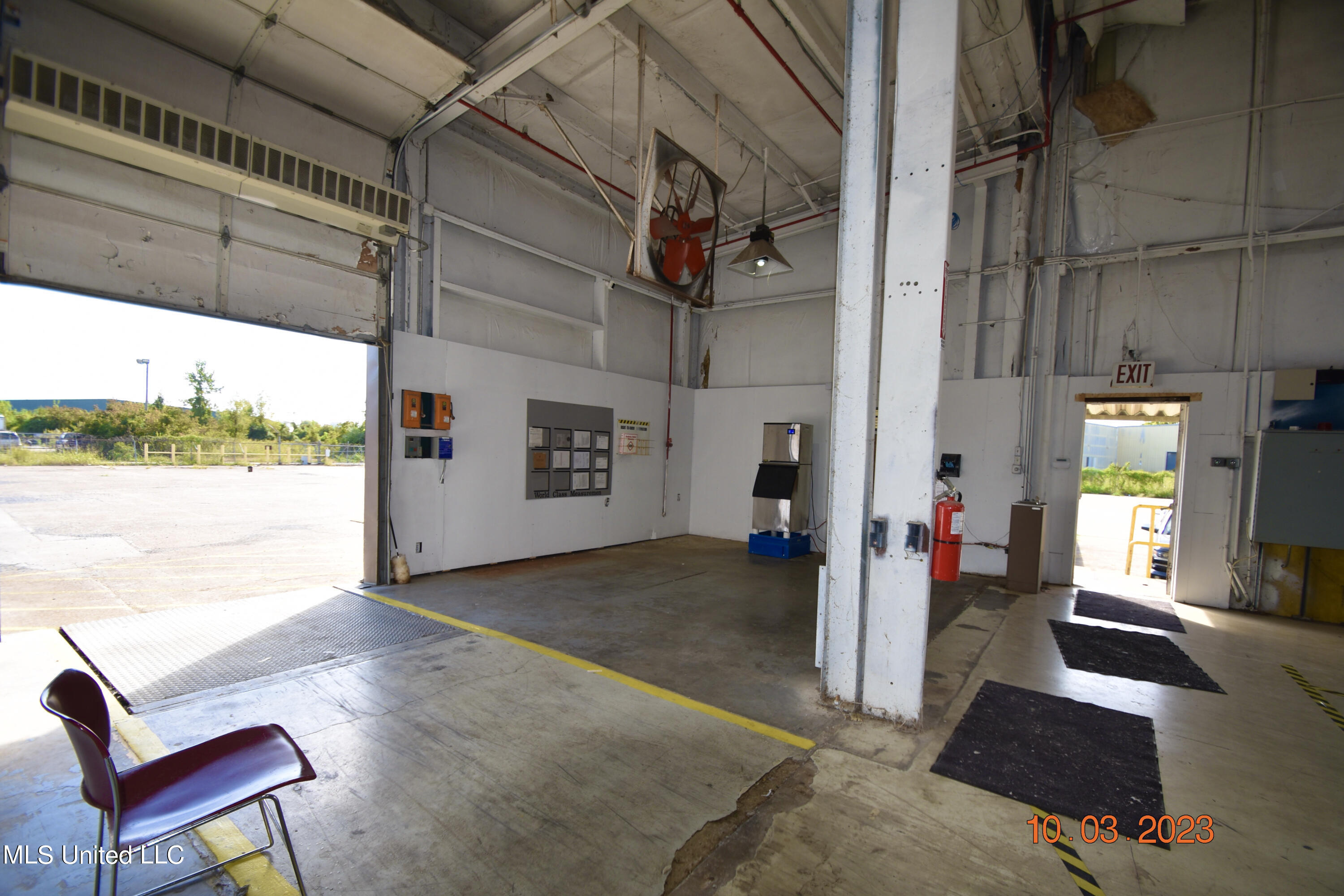 956 N Broadway Street Property Photo 23