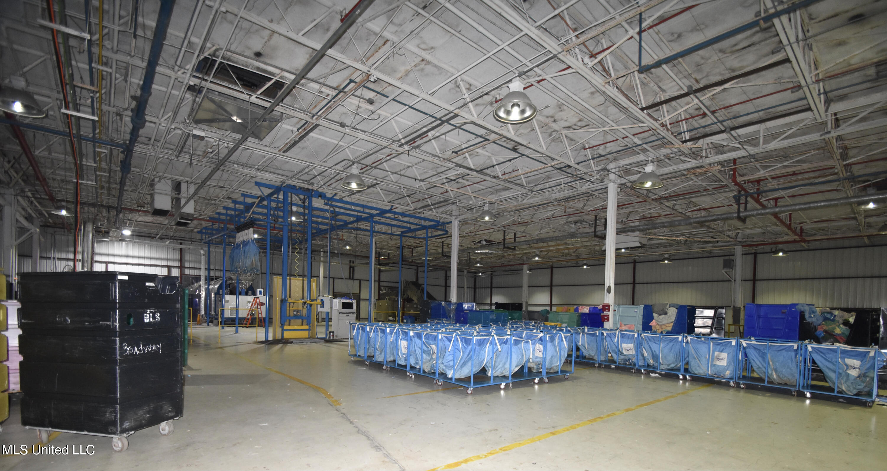 956 N Broadway Street Property Photo 38