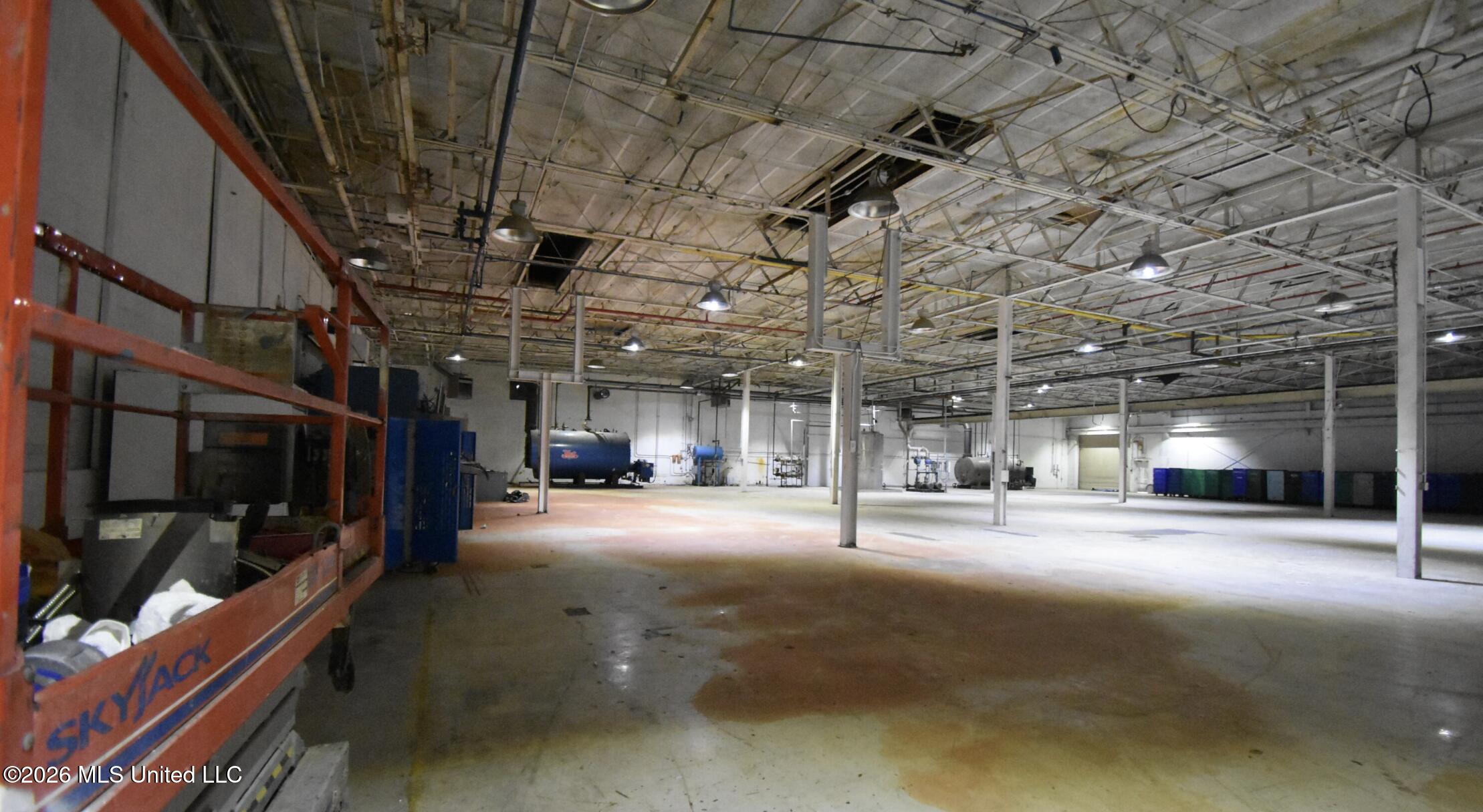956 N Broadway Street Property Photo 46