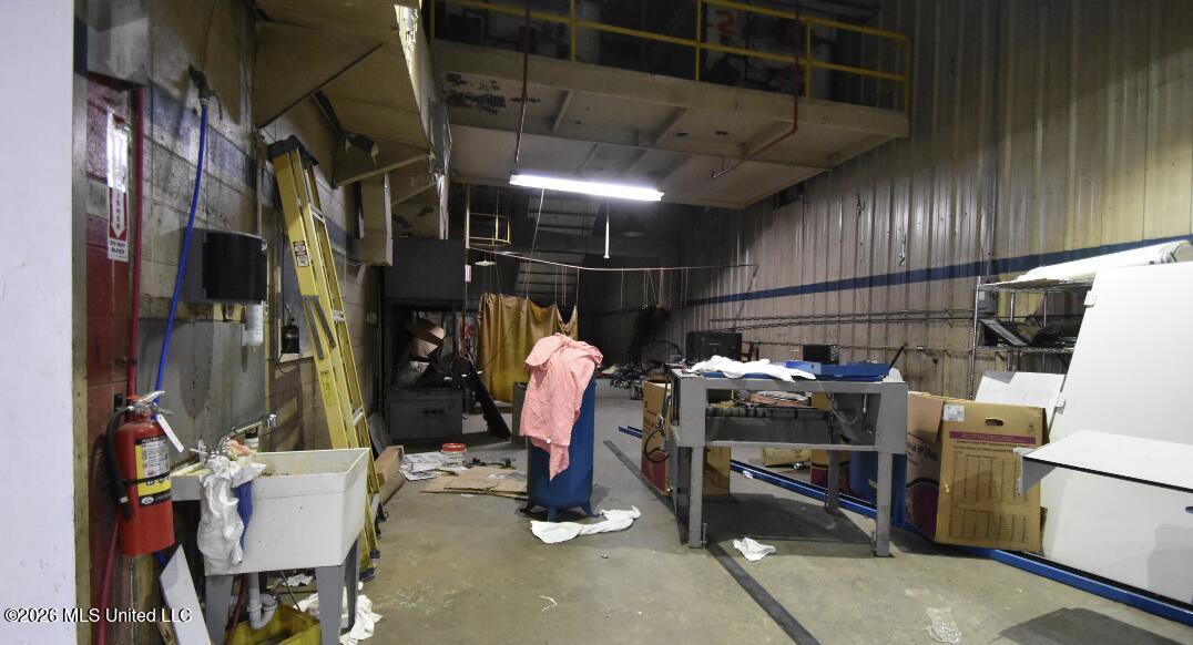 956 N Broadway Street Property Photo 48