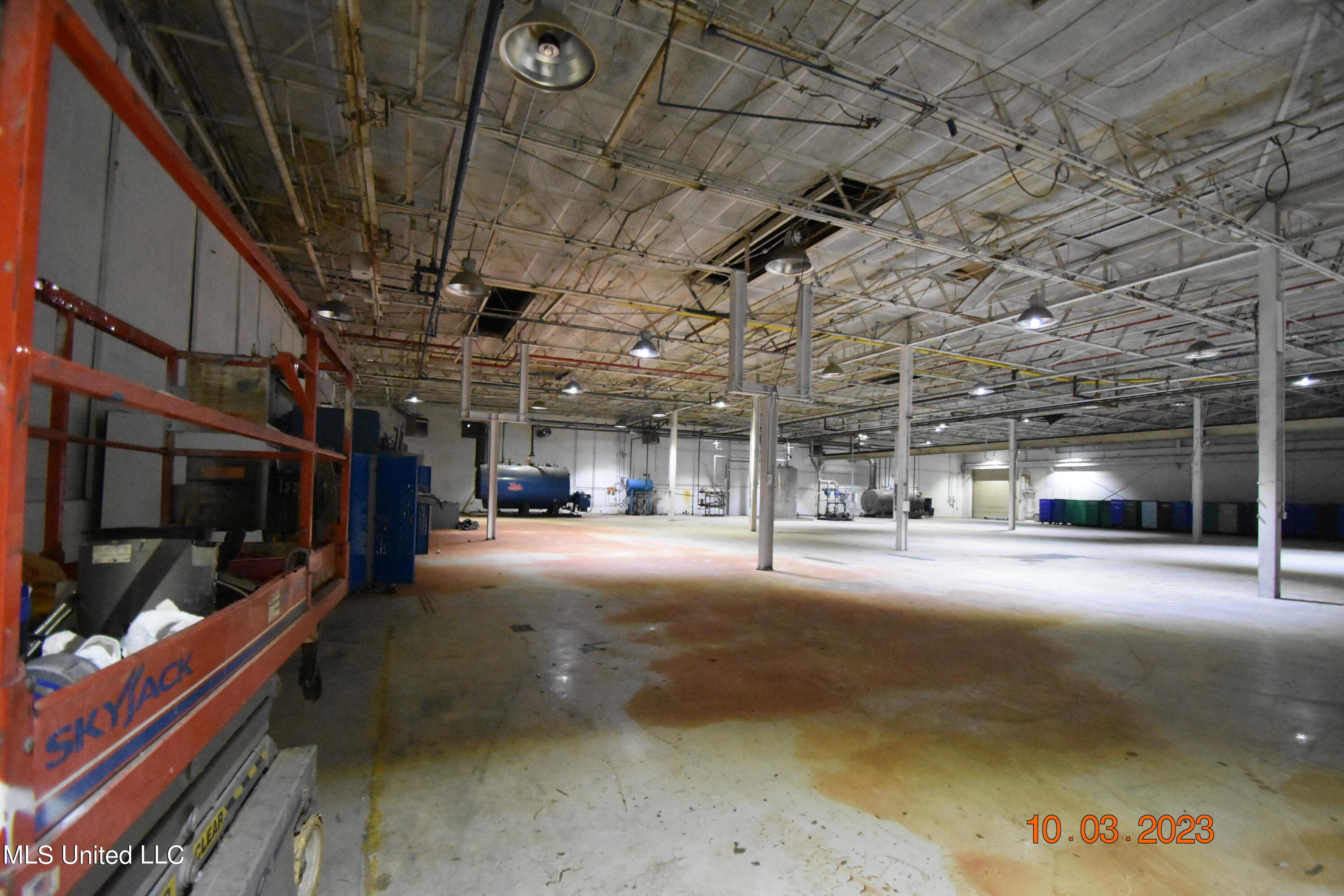 956 N Broadway Street Property Photo 49