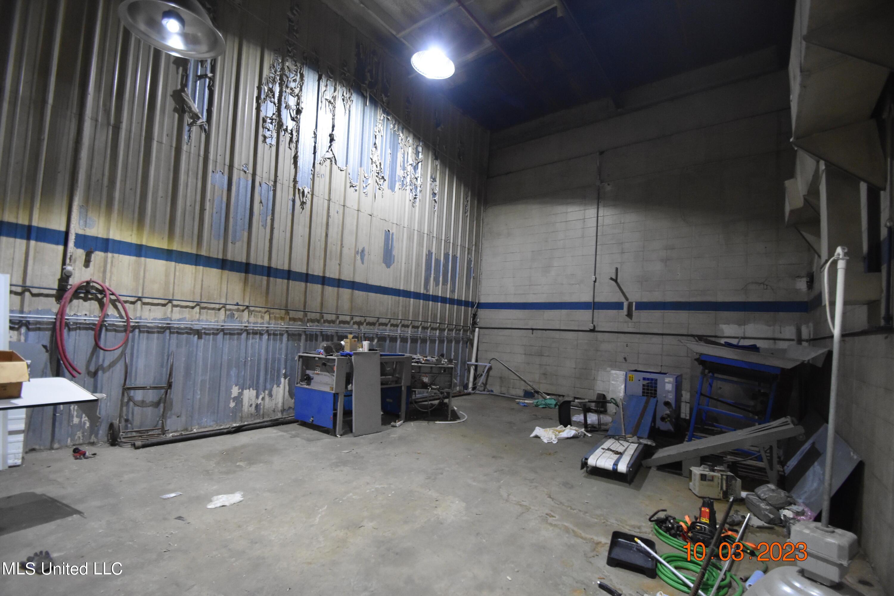 956 N Broadway Street Property Photo 50