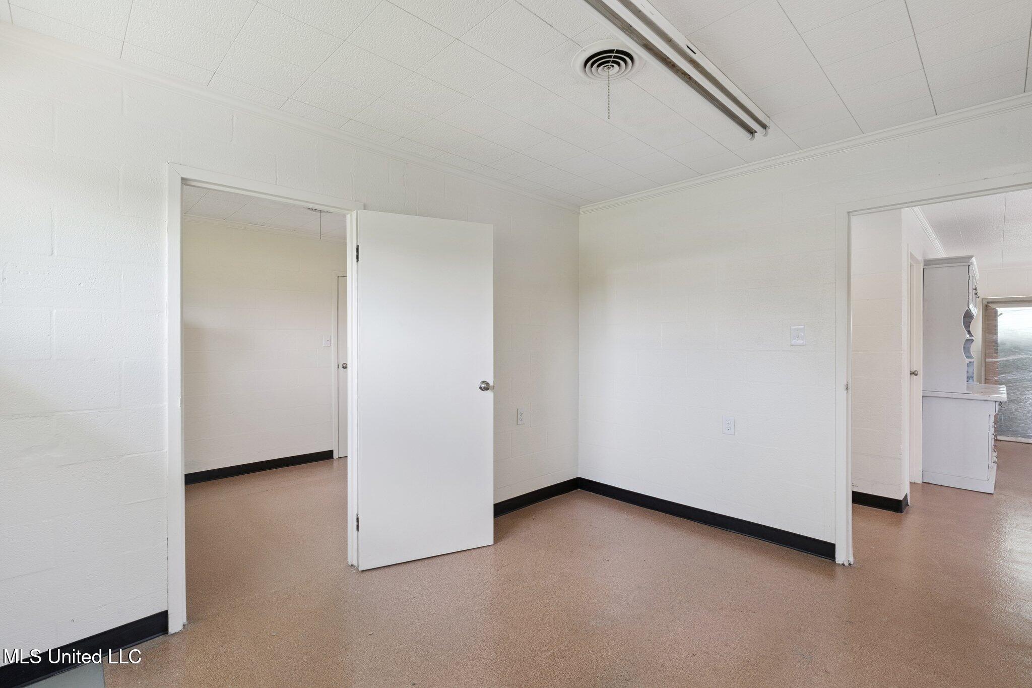 560 Saint John Street Property Photo 5