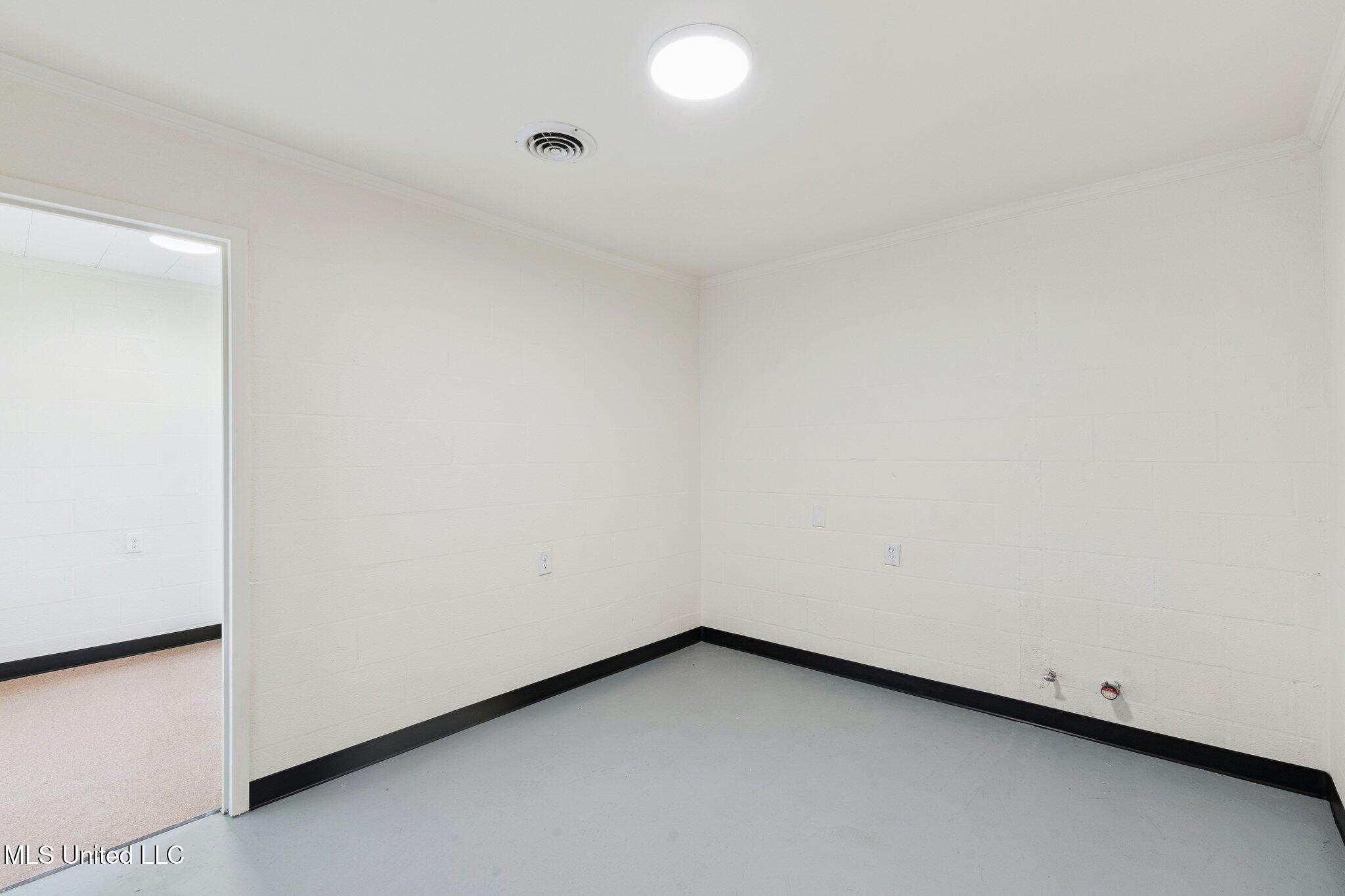 560 Saint John Street Property Photo 7