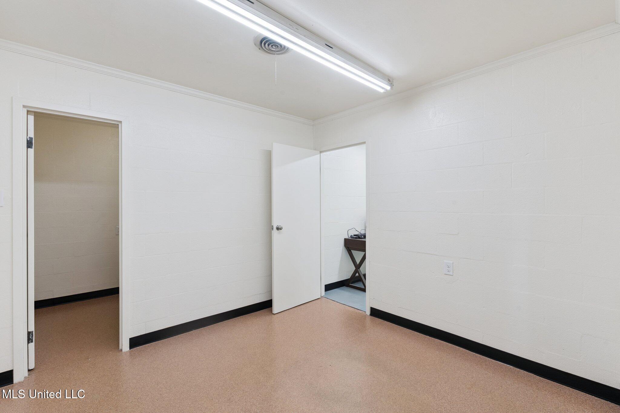 560 Saint John Street Property Photo 8