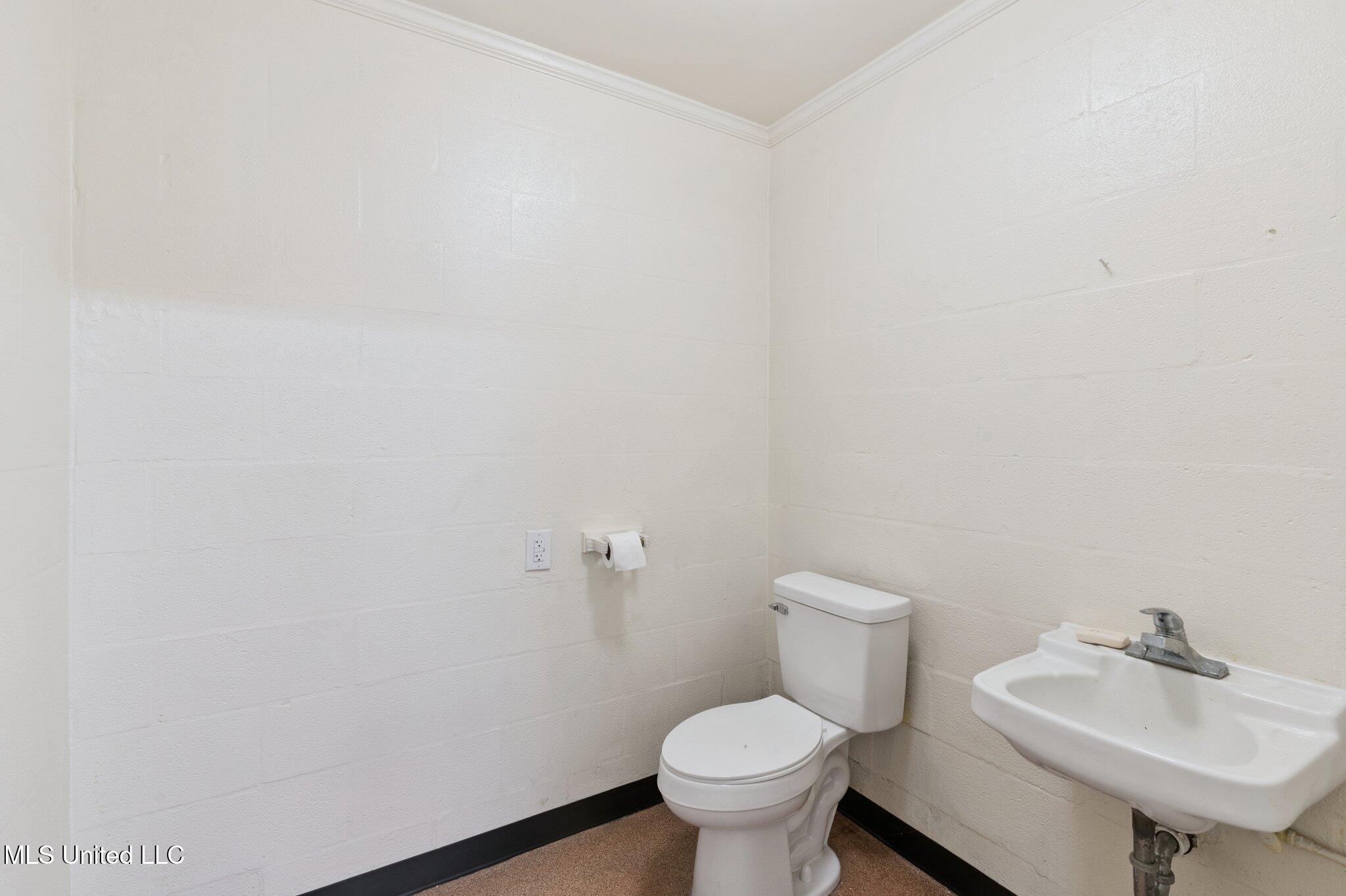 560 Saint John Street Property Photo 9