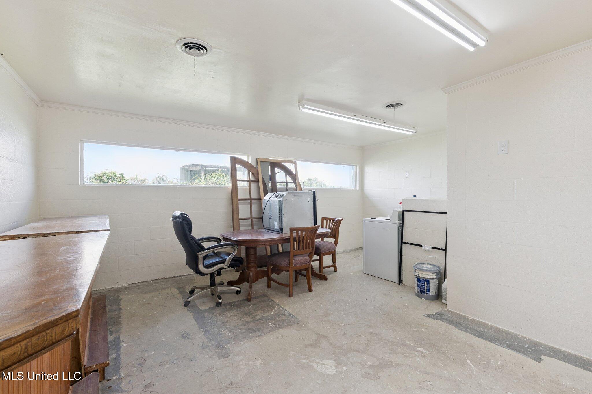 560 Saint John Street Property Photo 11