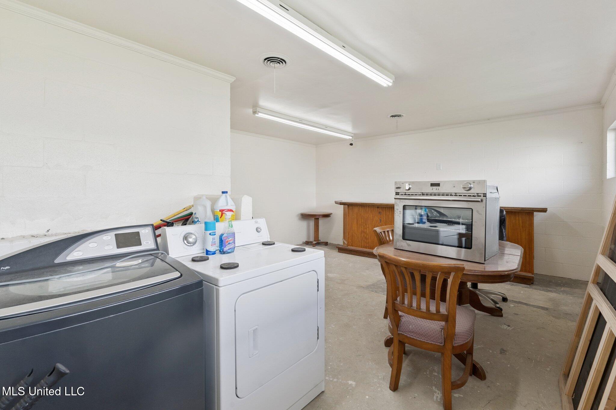 560 Saint John Street Property Photo 12