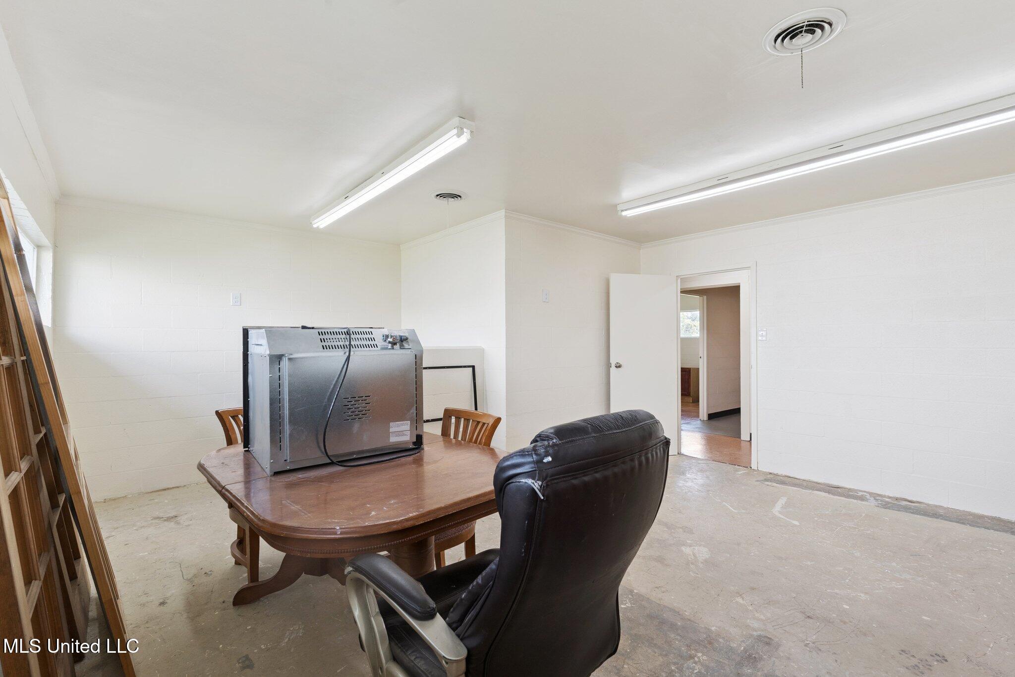 560 Saint John Street Property Photo 14