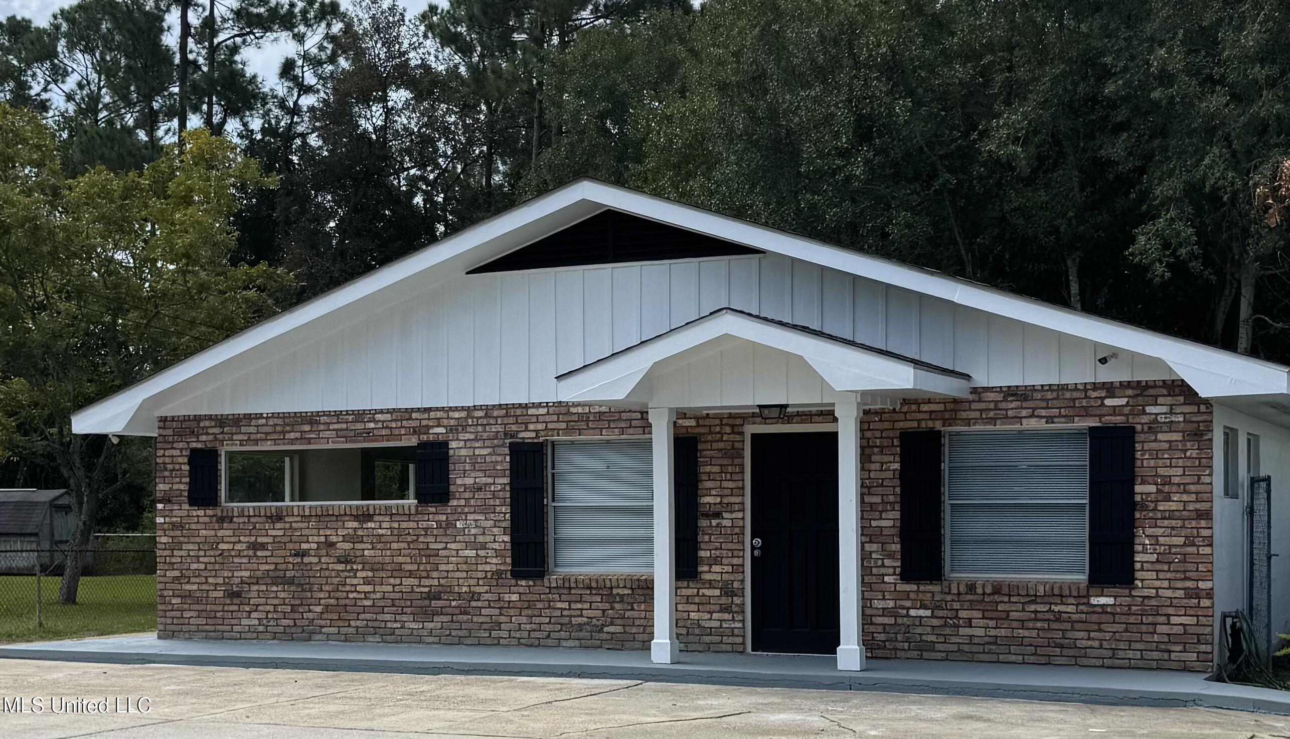 560 Saint John Street Property Photo 15