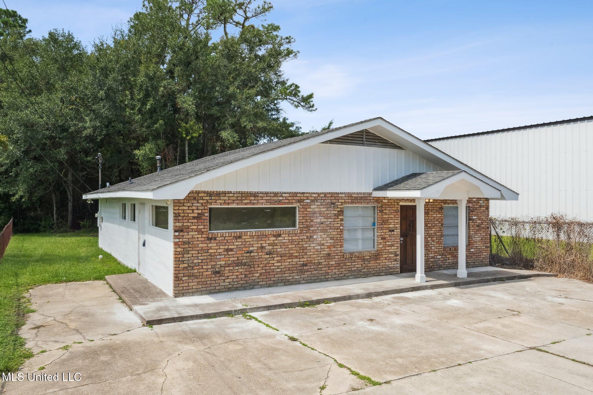 560 Saint John Street Property Photo 16