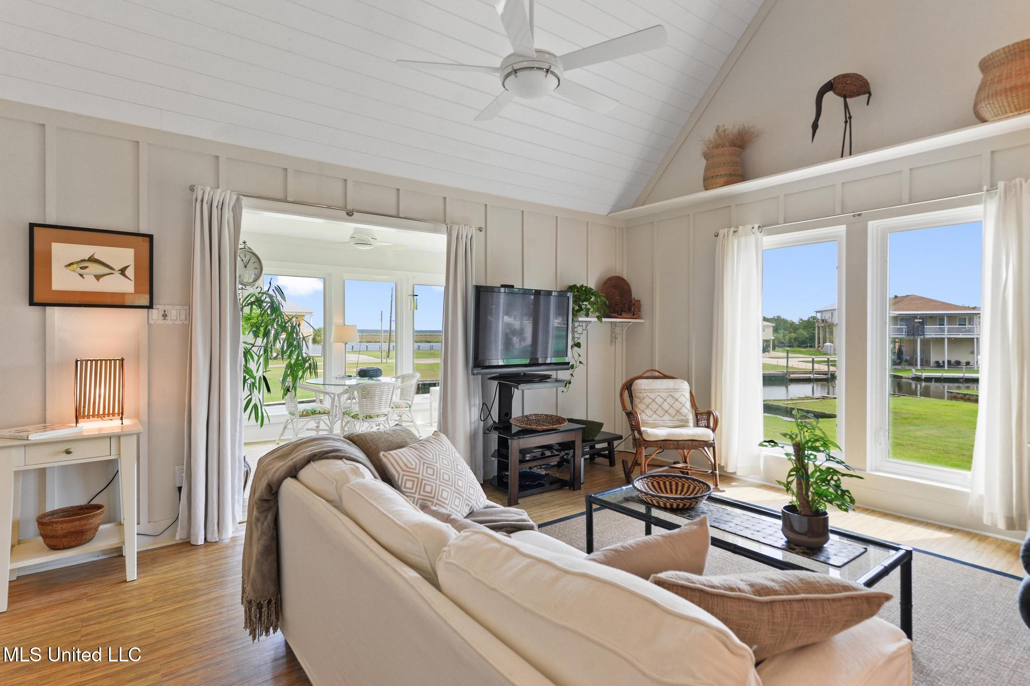 424 Riverview Drive Property Photo 3