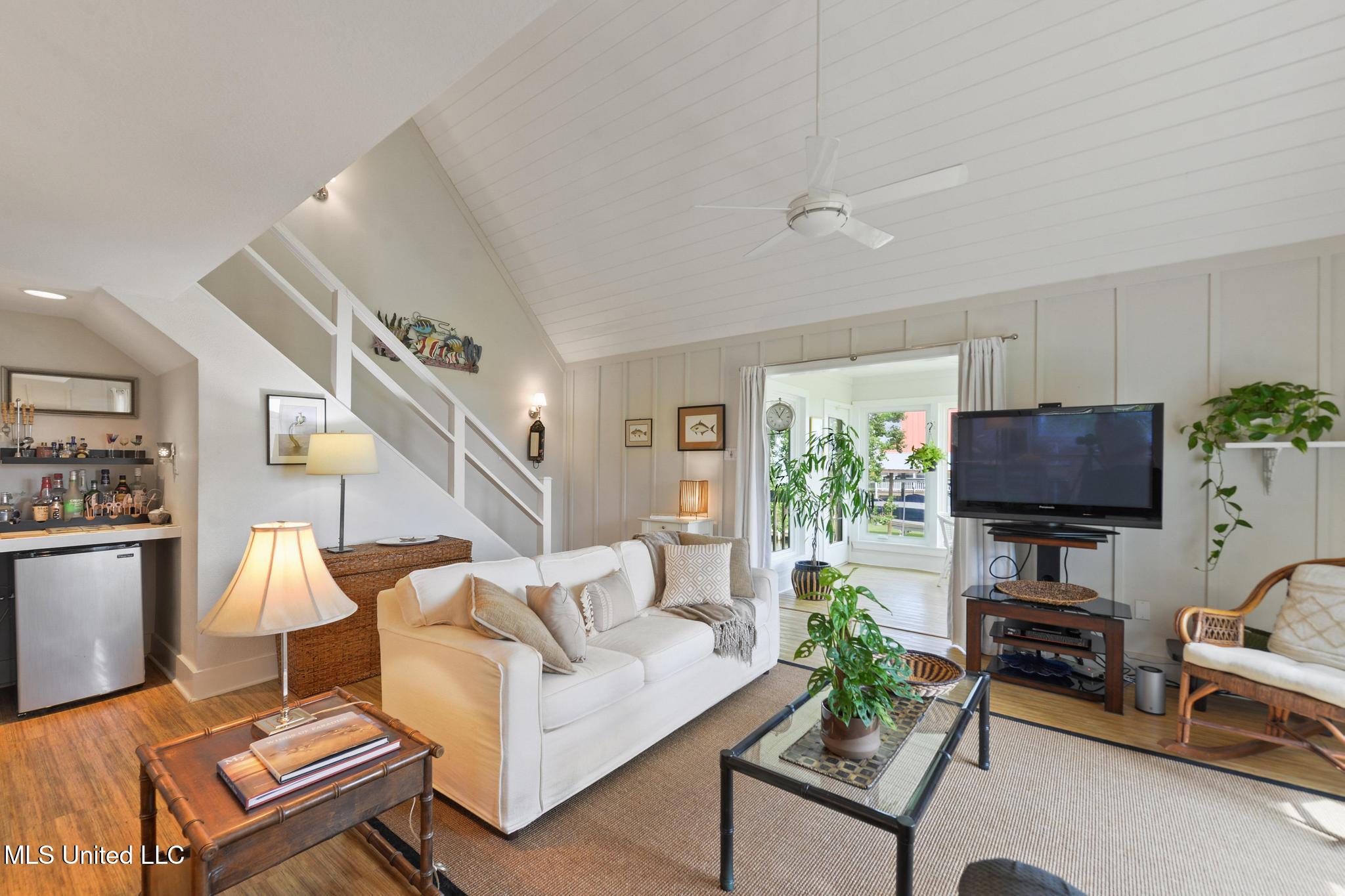 424 Riverview Drive Property Photo 4