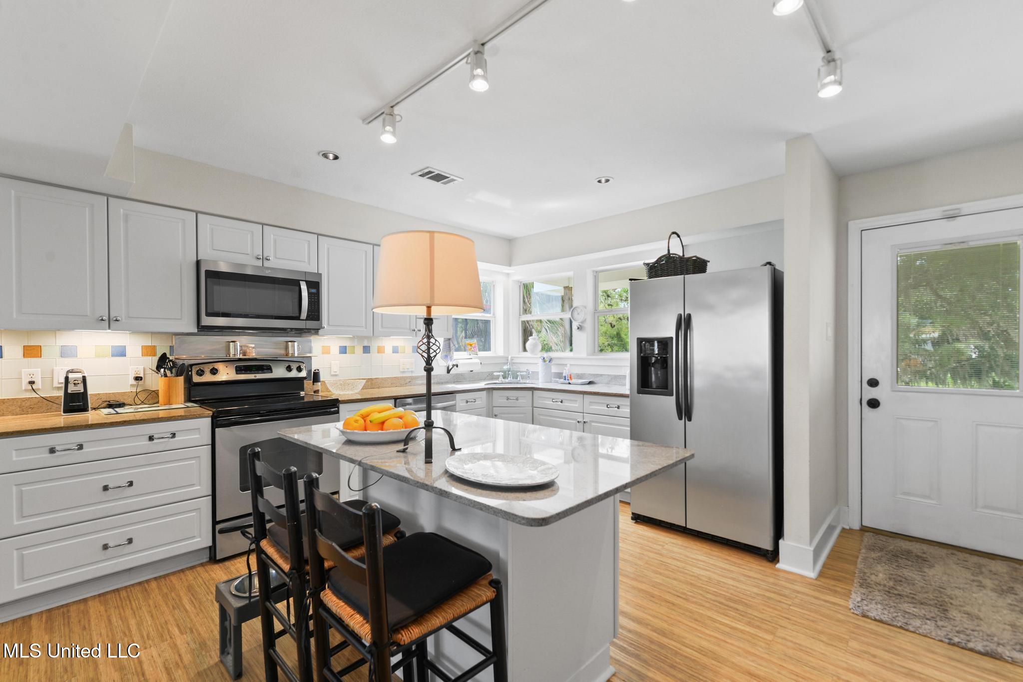 424 Riverview Drive Property Photo 8