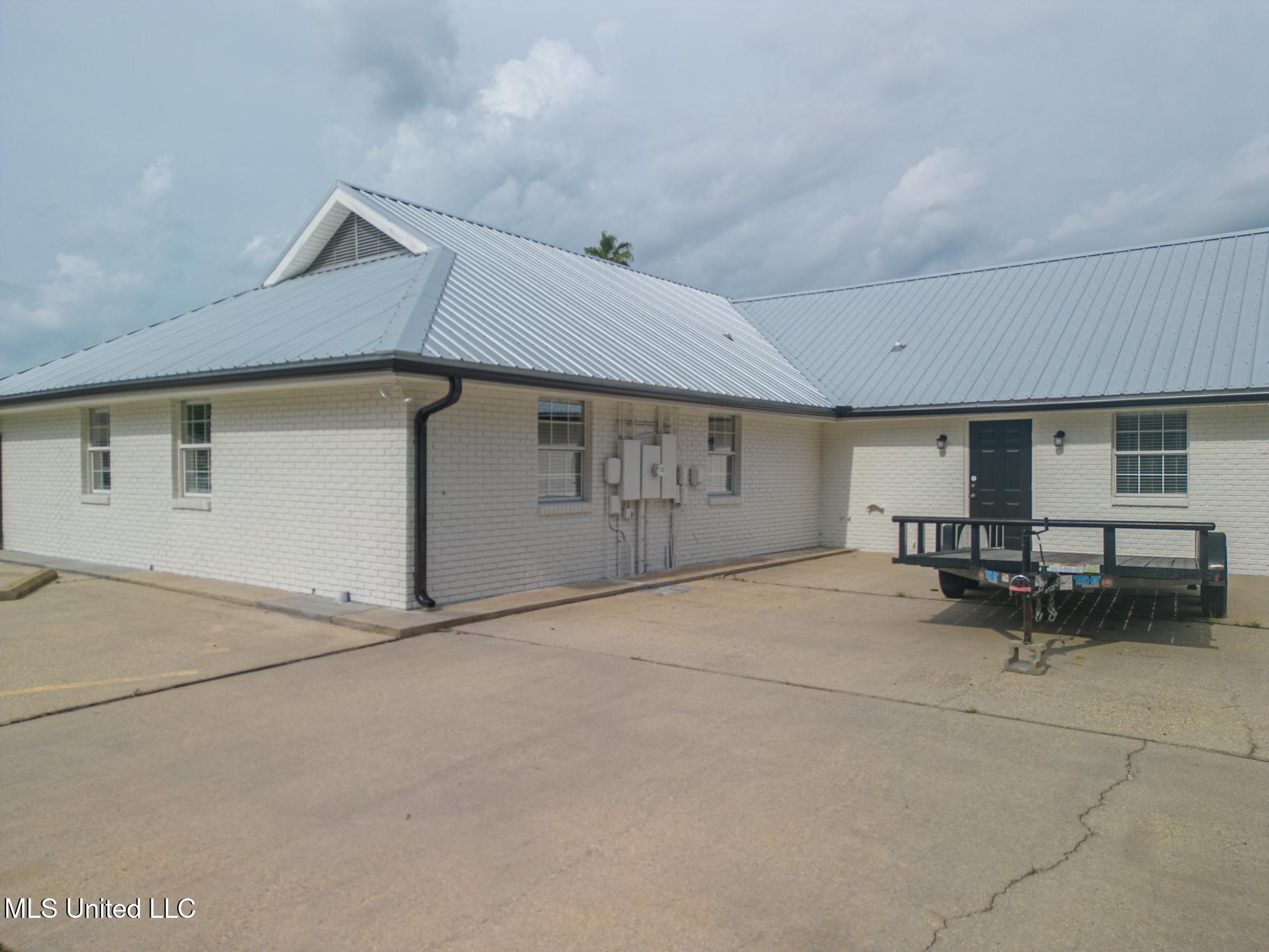831 Highway 90 Property Photo 2