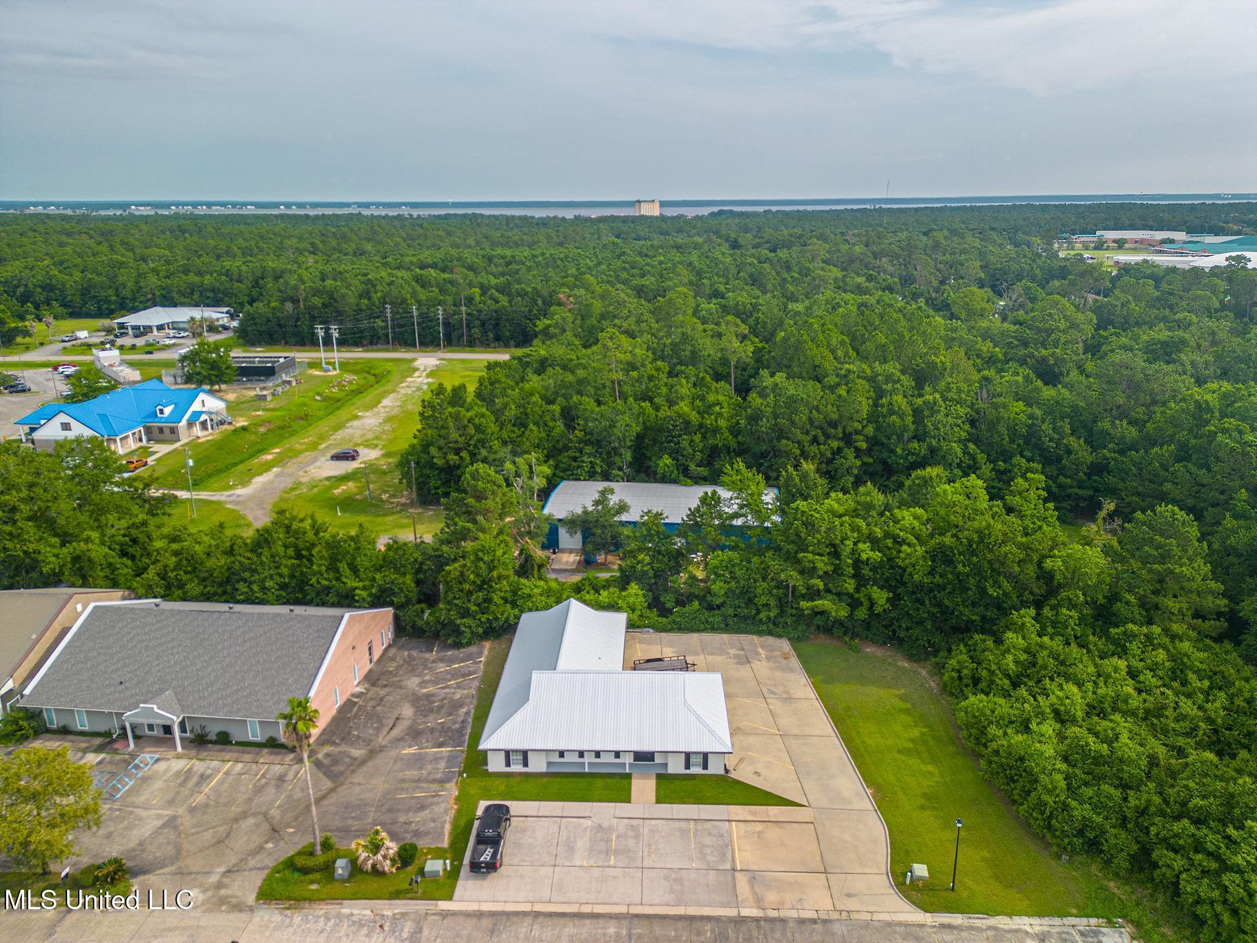 831 Highway 90 Property Photo 4