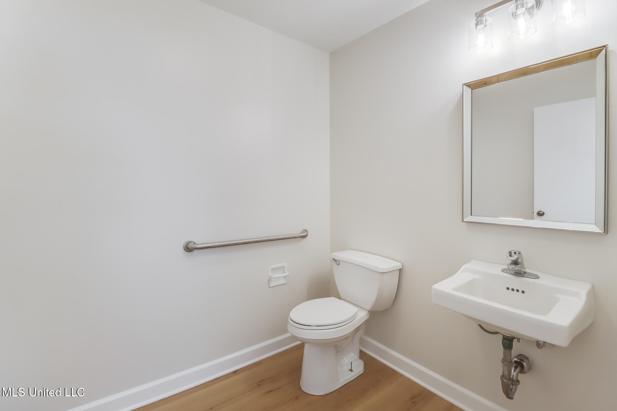 831 Highway 90 Property Photo 22