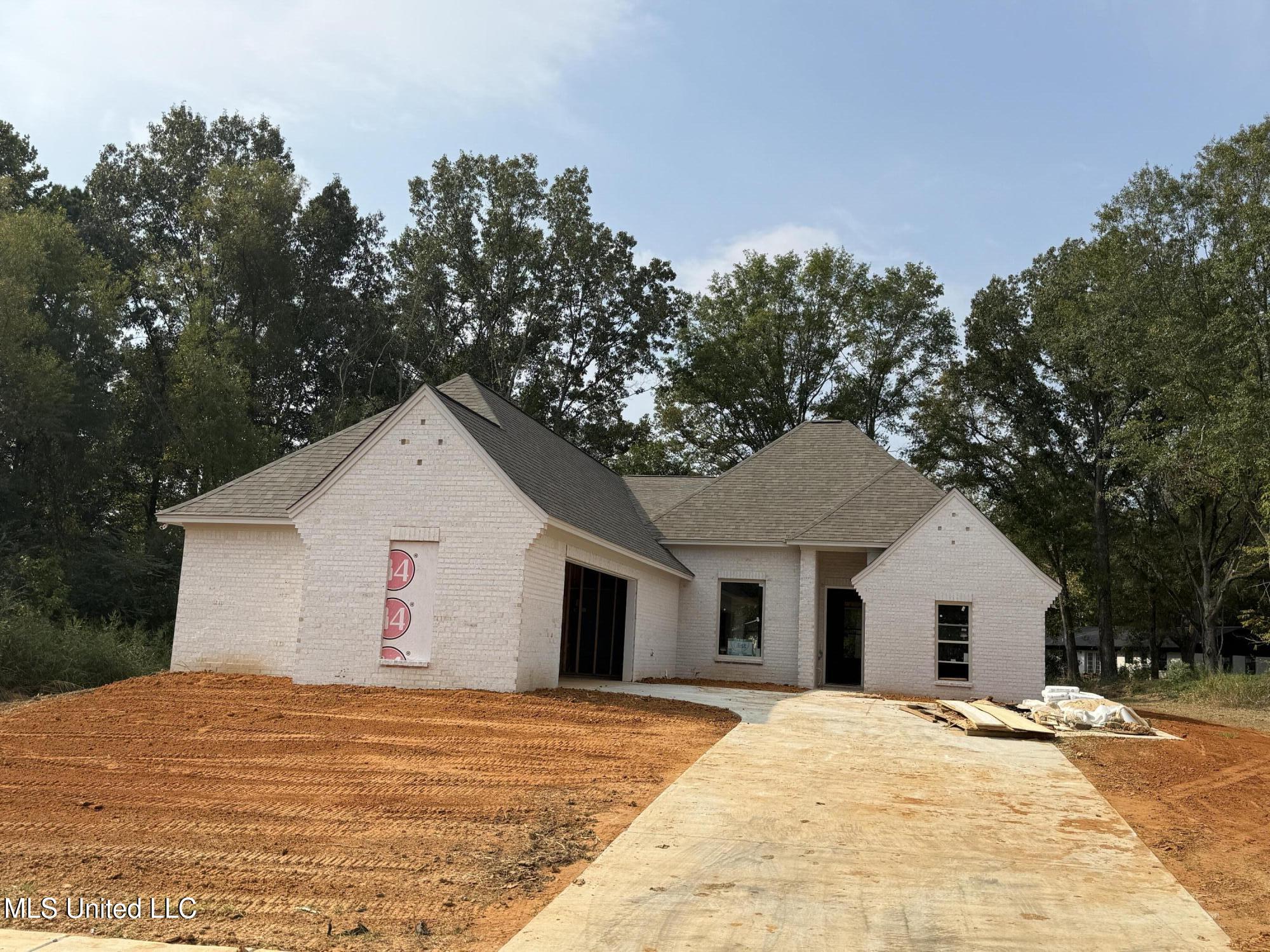 104 Jasmine Cove Drive Property Photo 1