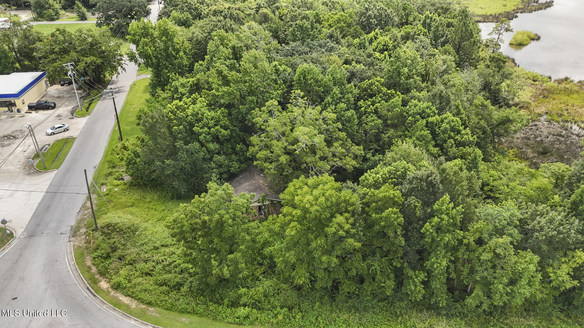 3916 Dutch Bayou Road Property Photo 8