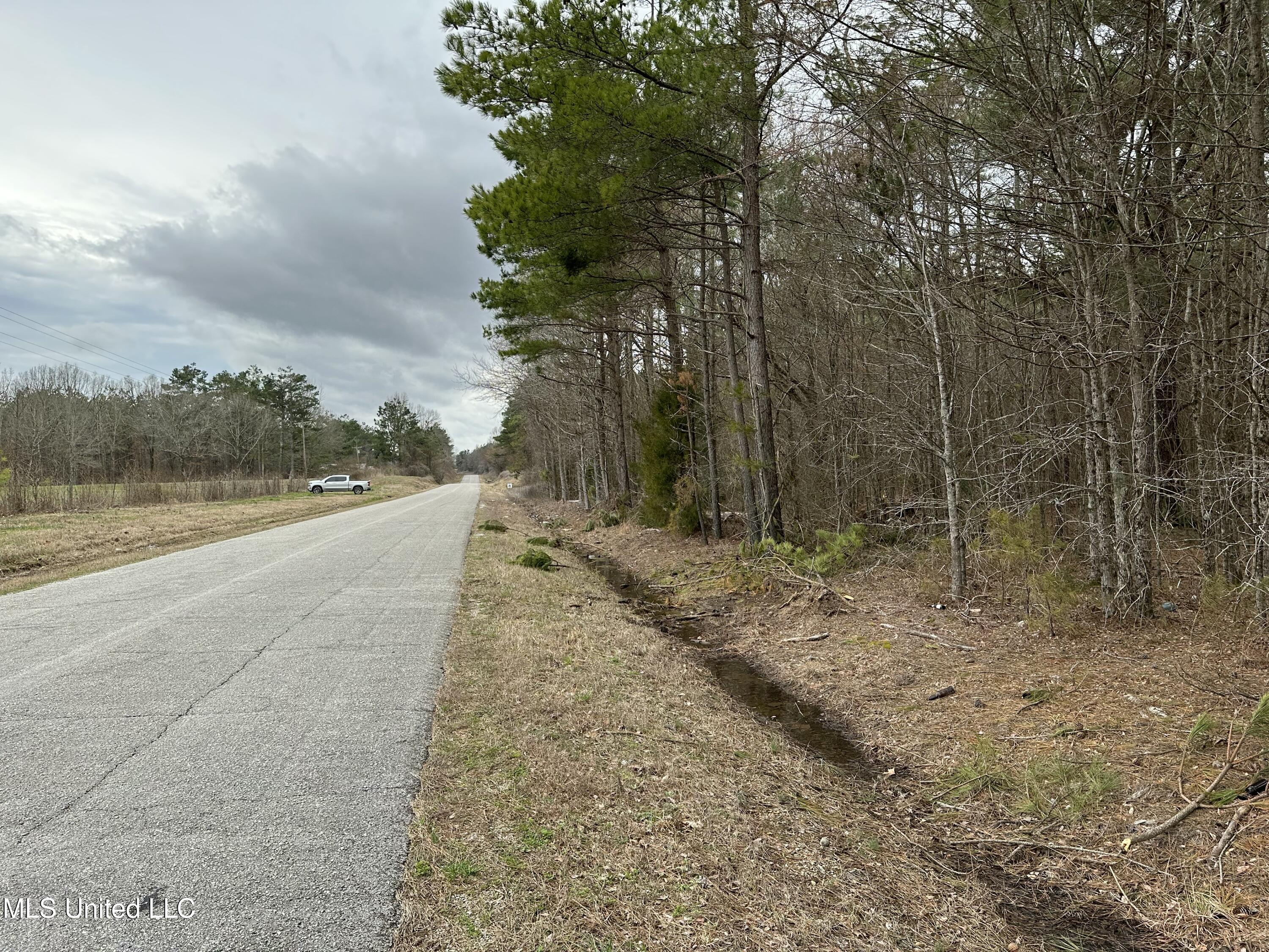 Old 4 Highway Property Photo 2