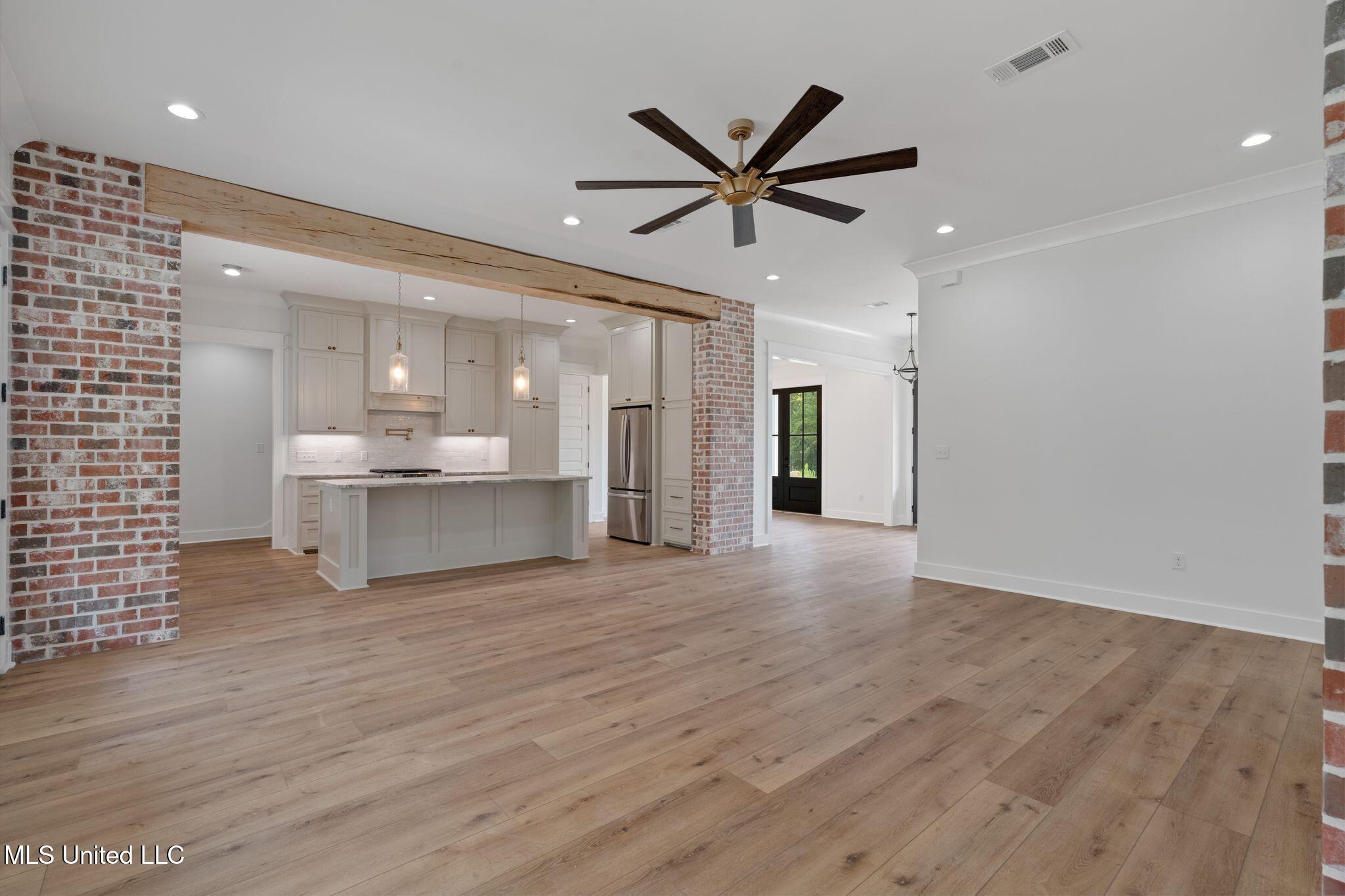 53 Pipestone Pass Property Photo 13