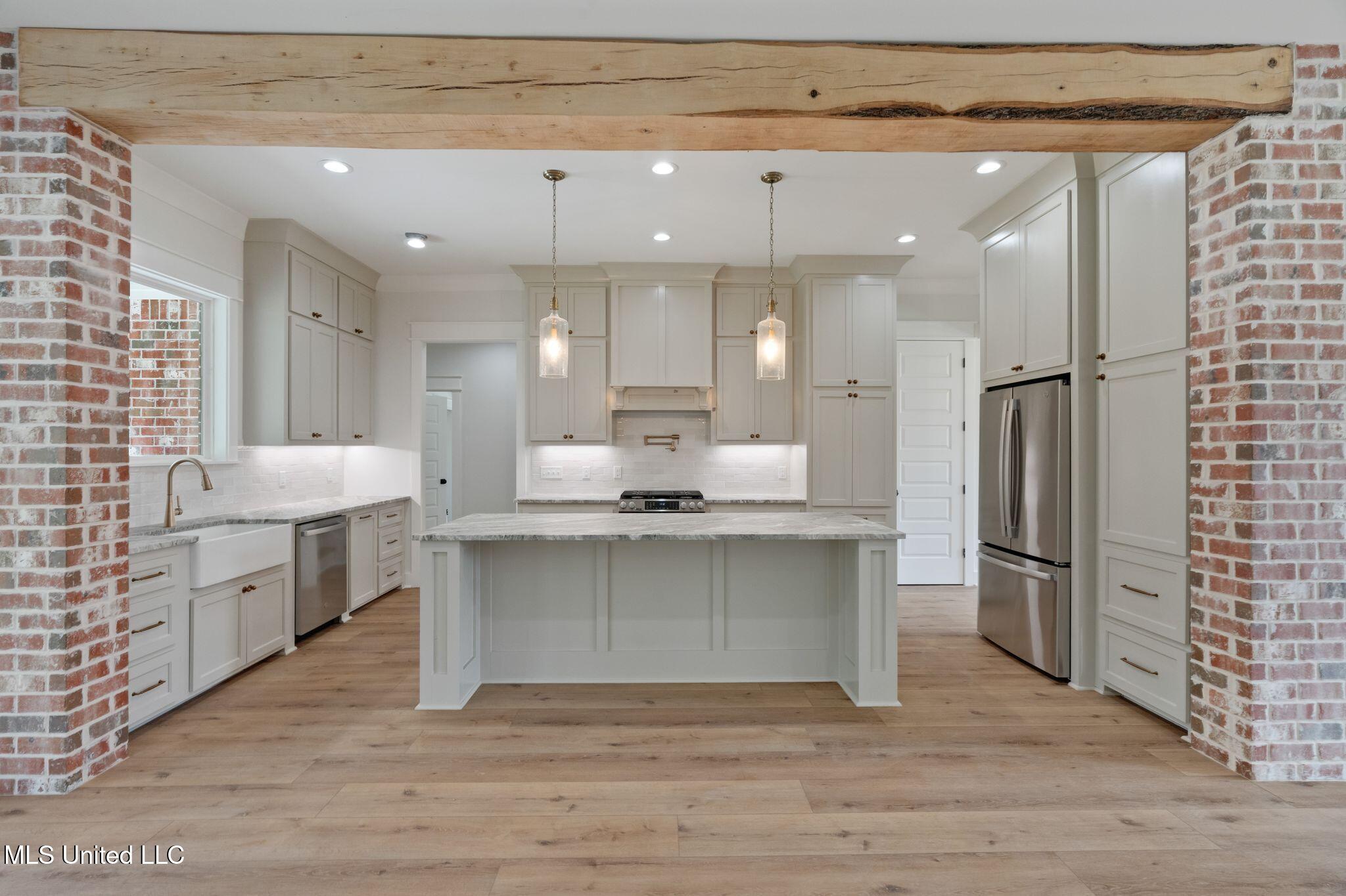 53 Pipestone Pass Property Photo 14