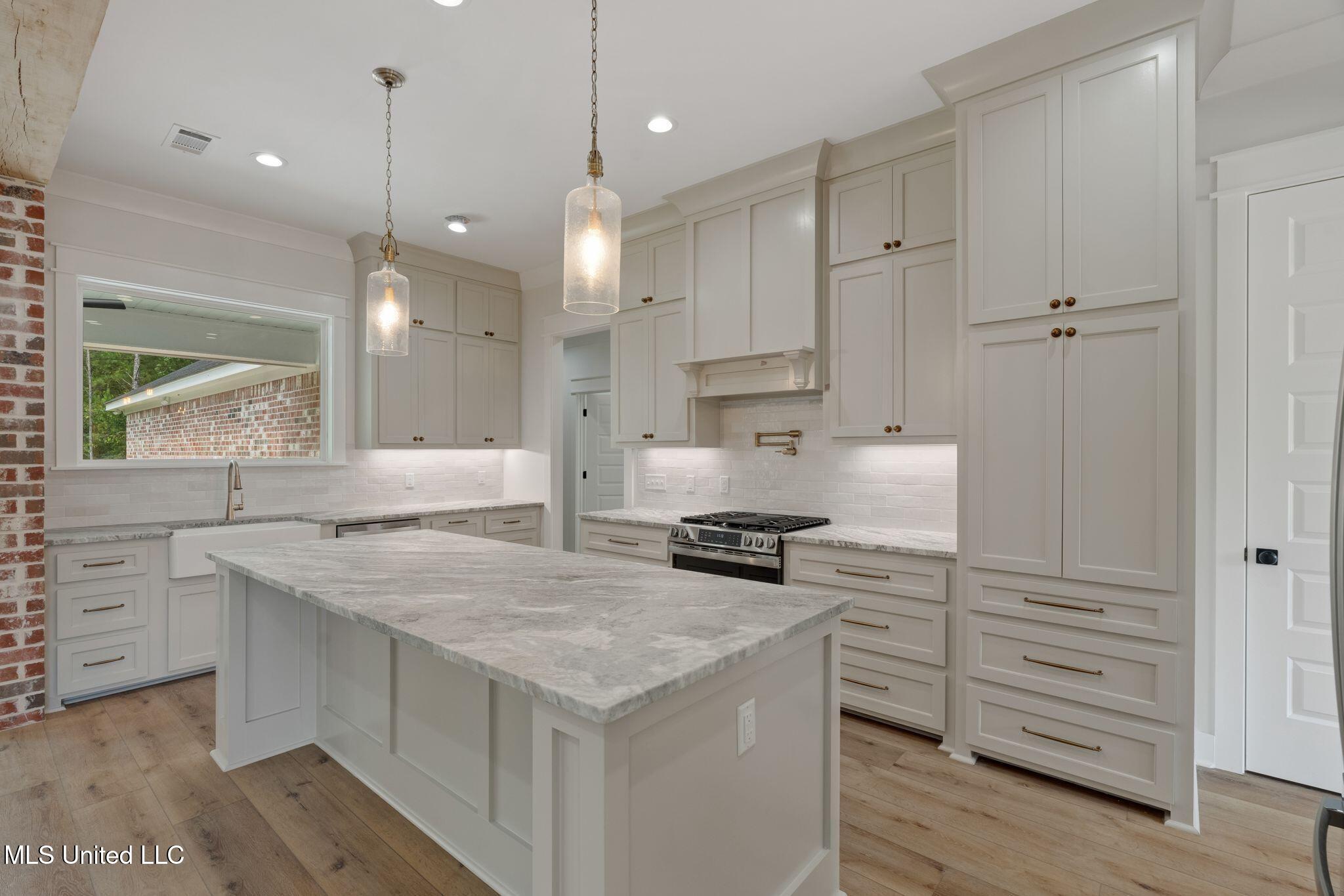 53 Pipestone Pass Property Photo 15