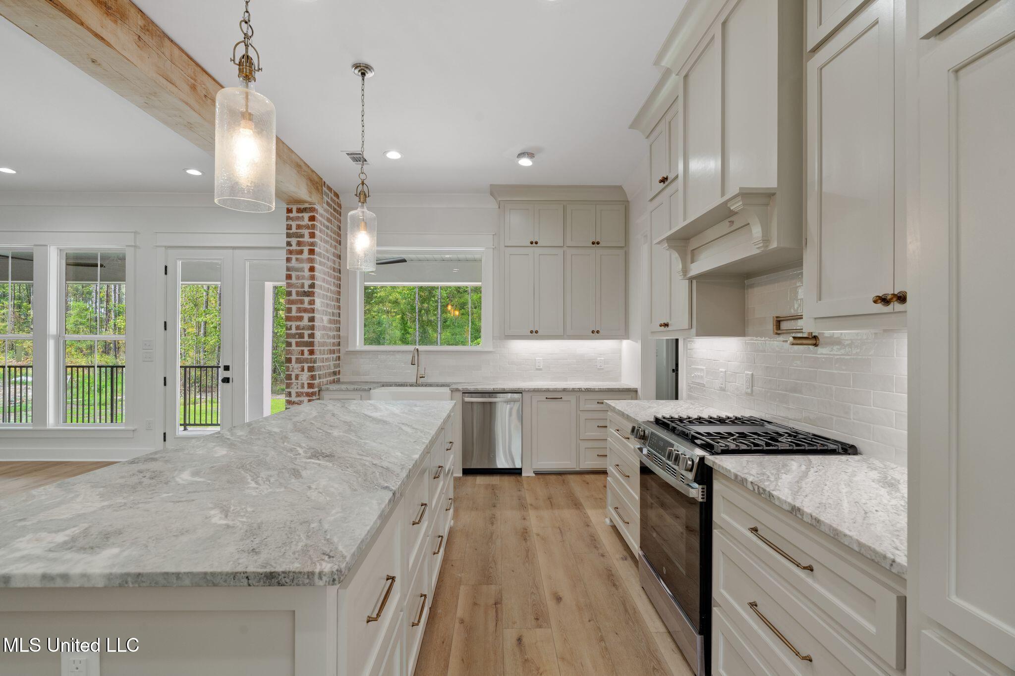 53 Pipestone Pass Property Photo 16