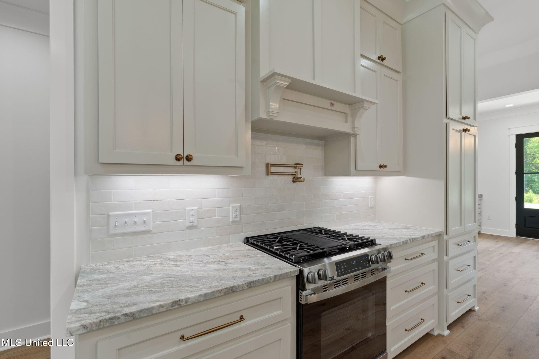 53 Pipestone Pass Property Photo 18