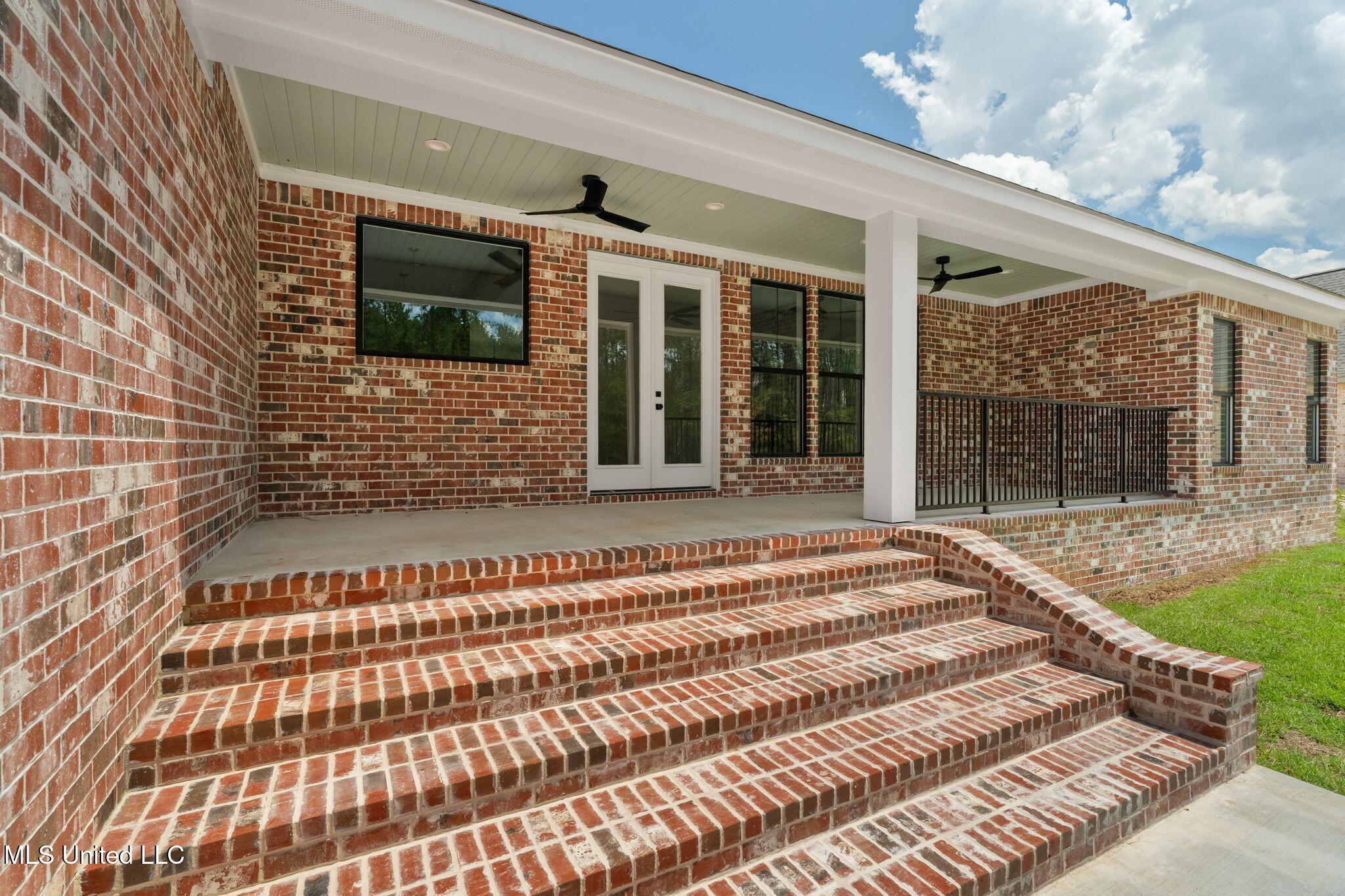 53 Pipestone Pass Property Photo 51