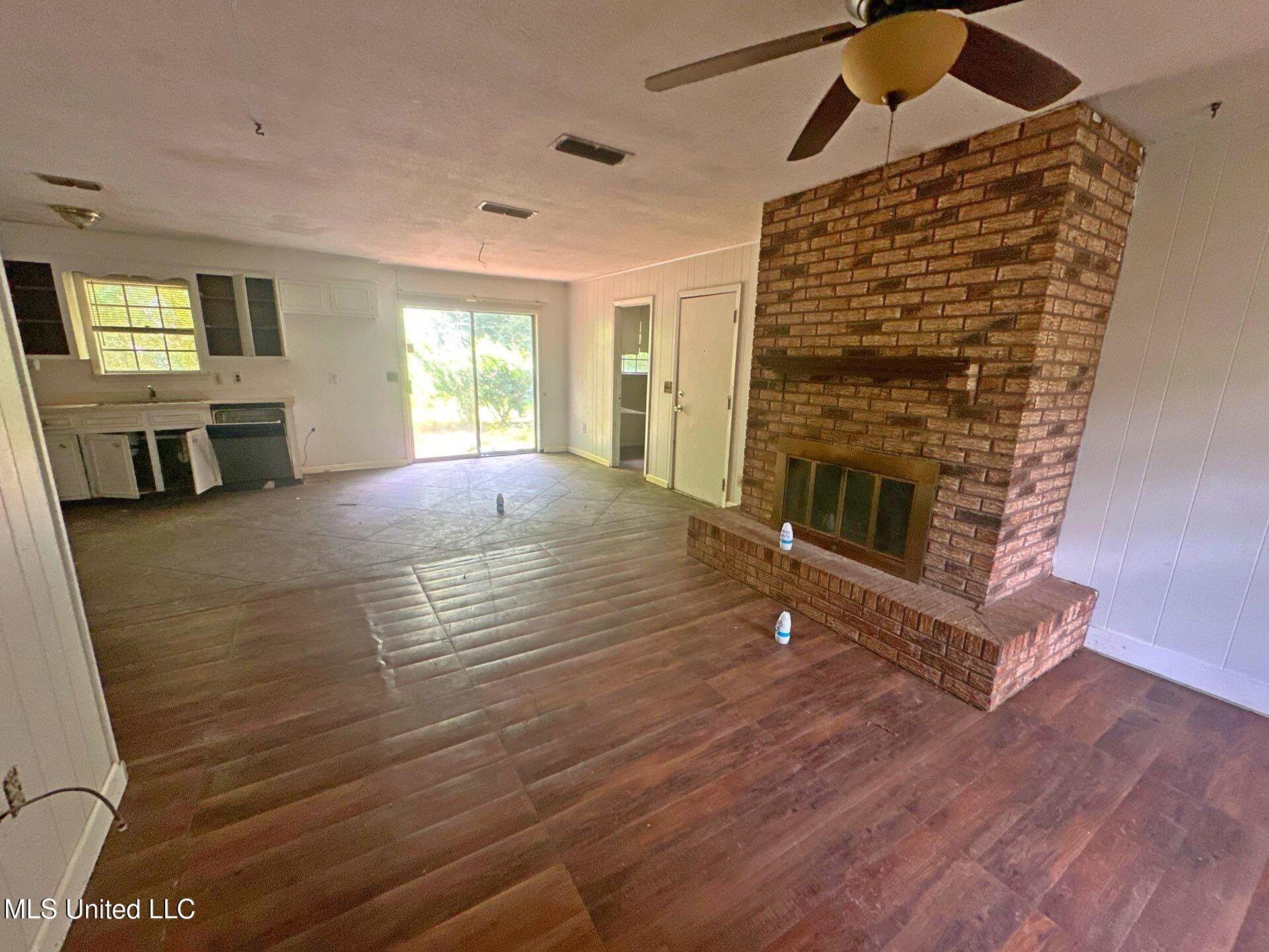 611 Chelsea Drive Property Photo 2