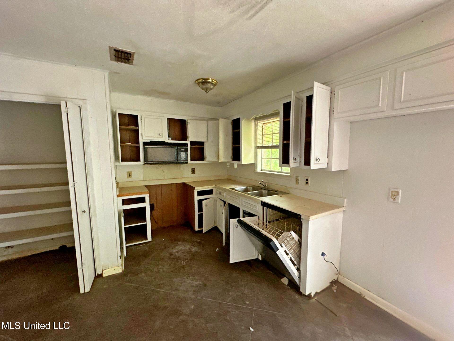 611 Chelsea Drive Property Photo 4