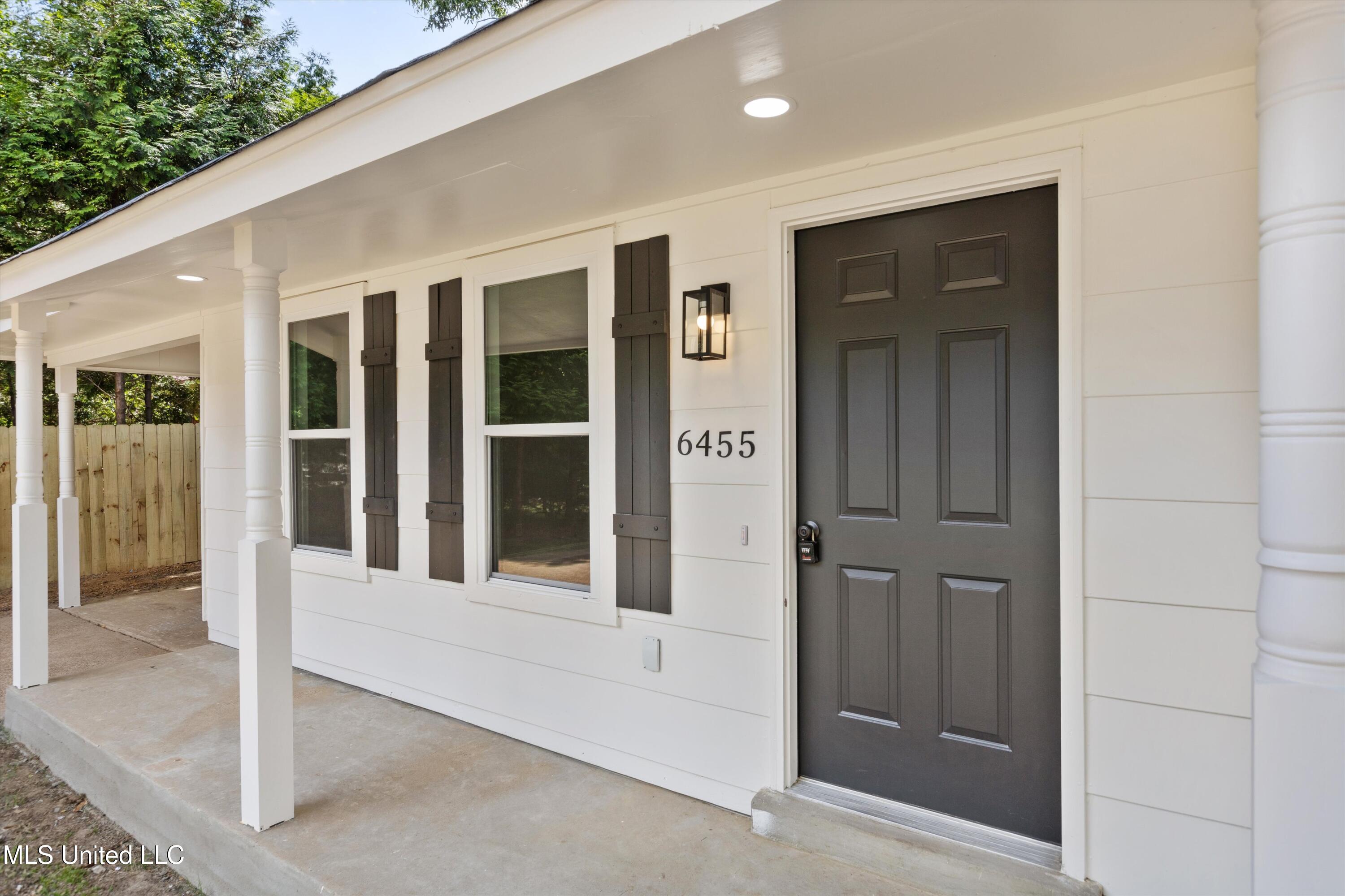 6455 Knight Cove Property Photo 1