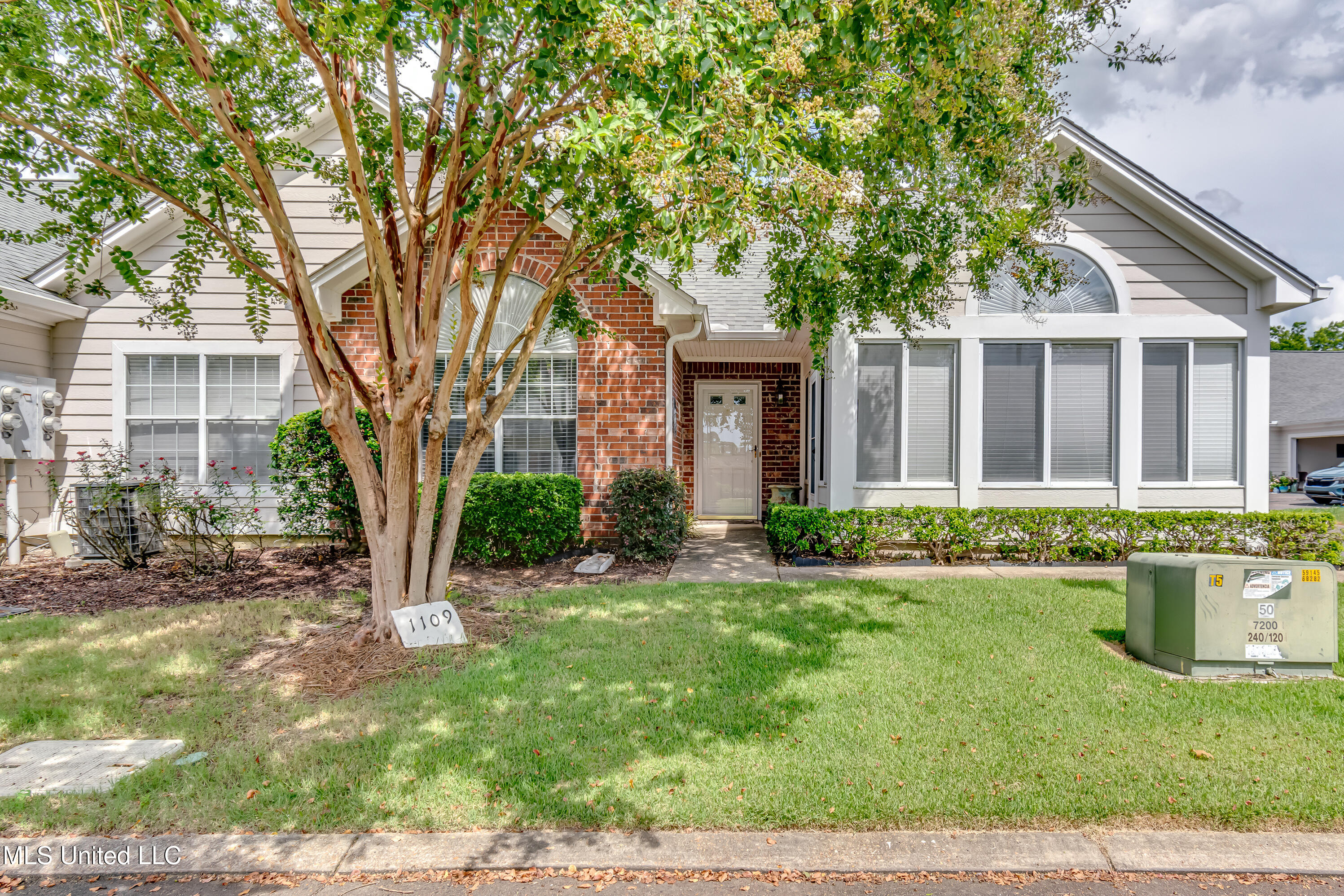 1109 Gerrits Landing Property Photo 1