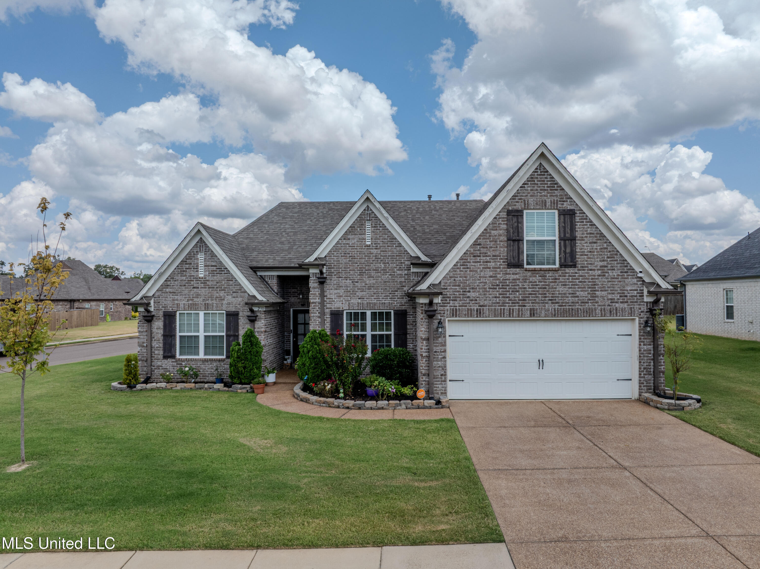 230 Magnolia Gardens Drive Property Photo 1