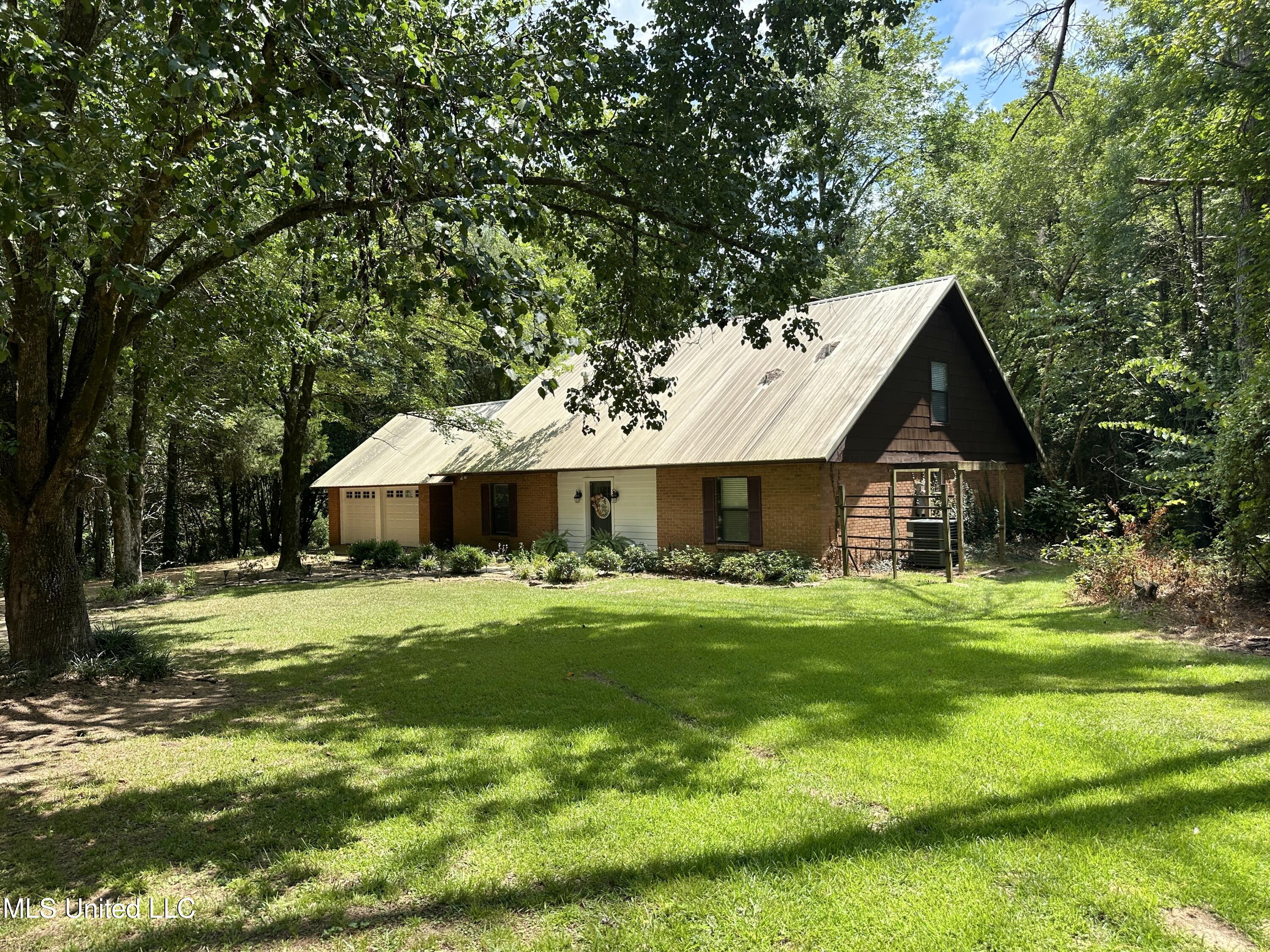 203 Pauline Drive Property Photo 1
