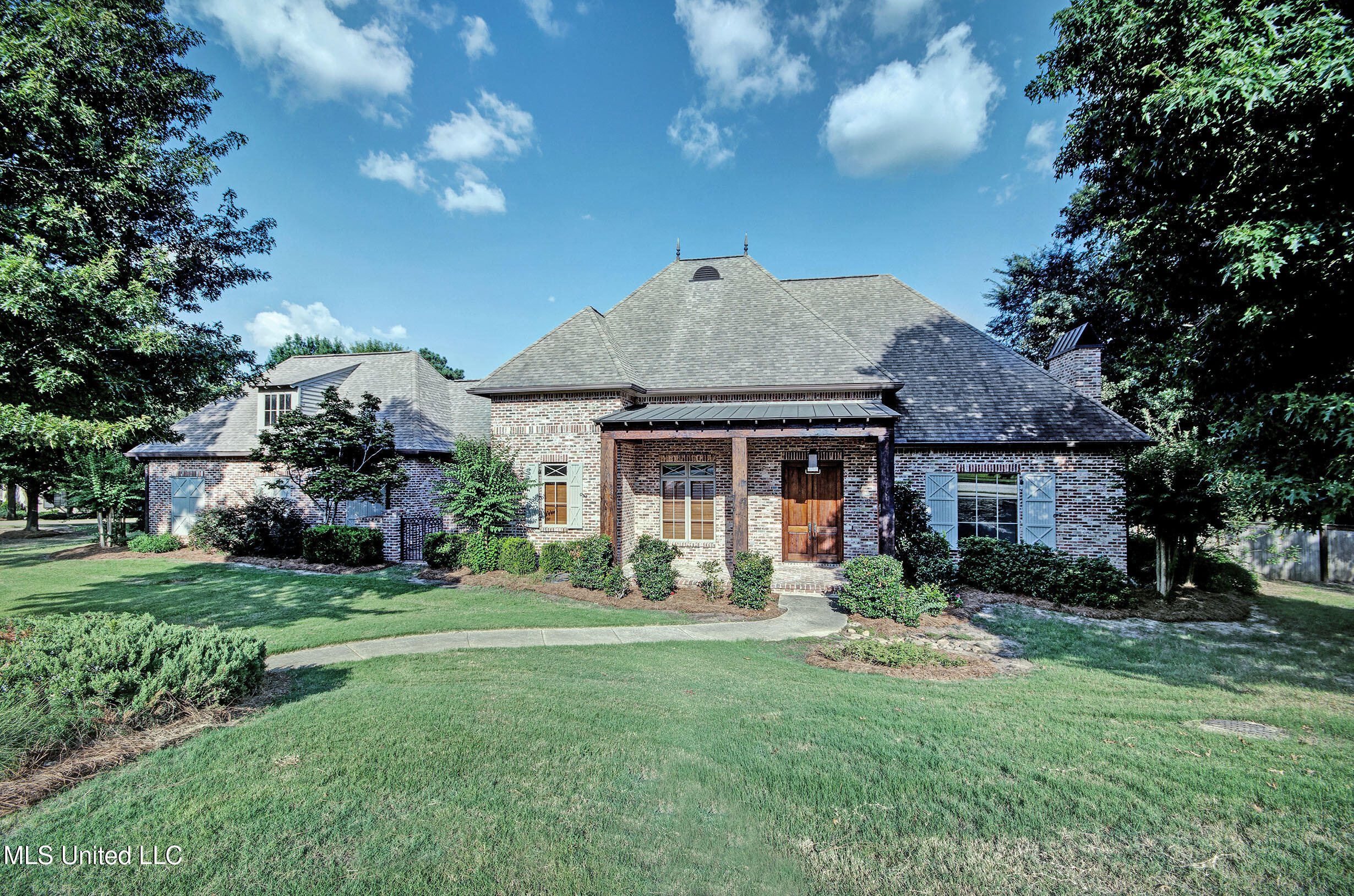 222 Honours Drive Property Photo 1