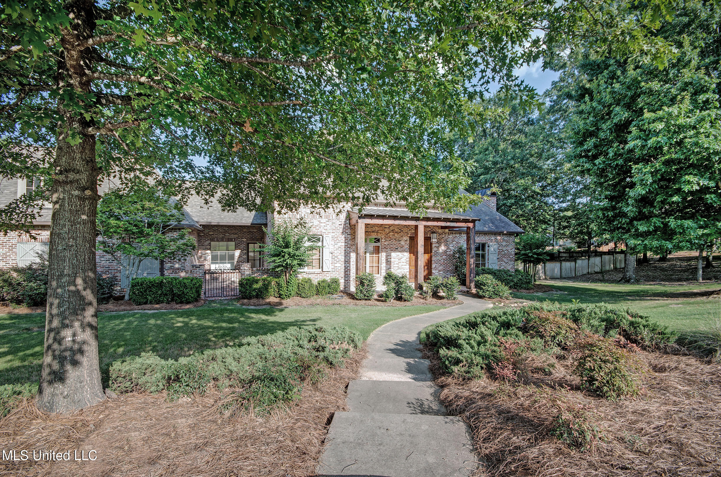 222 Honours Drive Property Photo 2