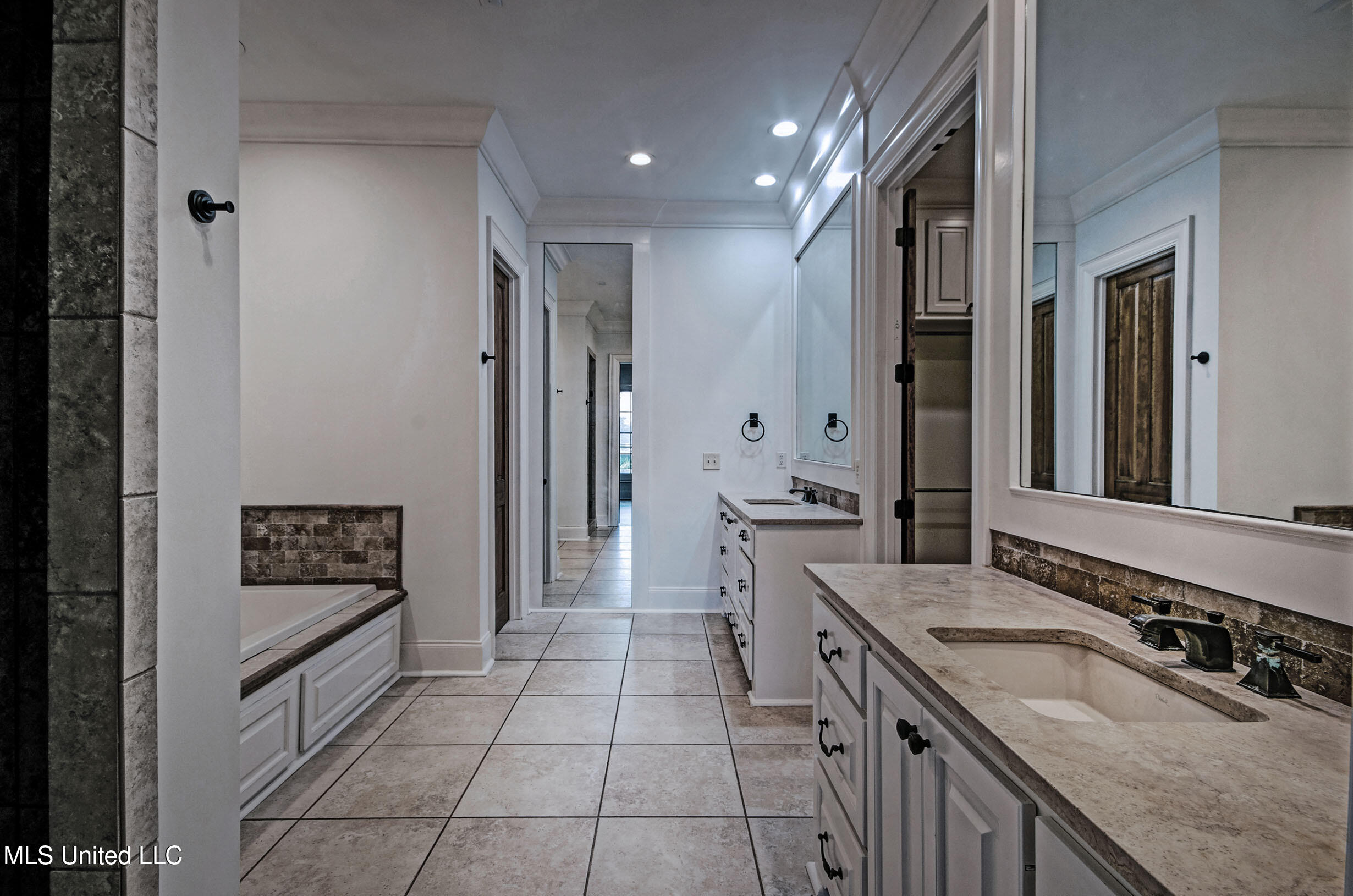 222 Honours Drive Property Photo 21